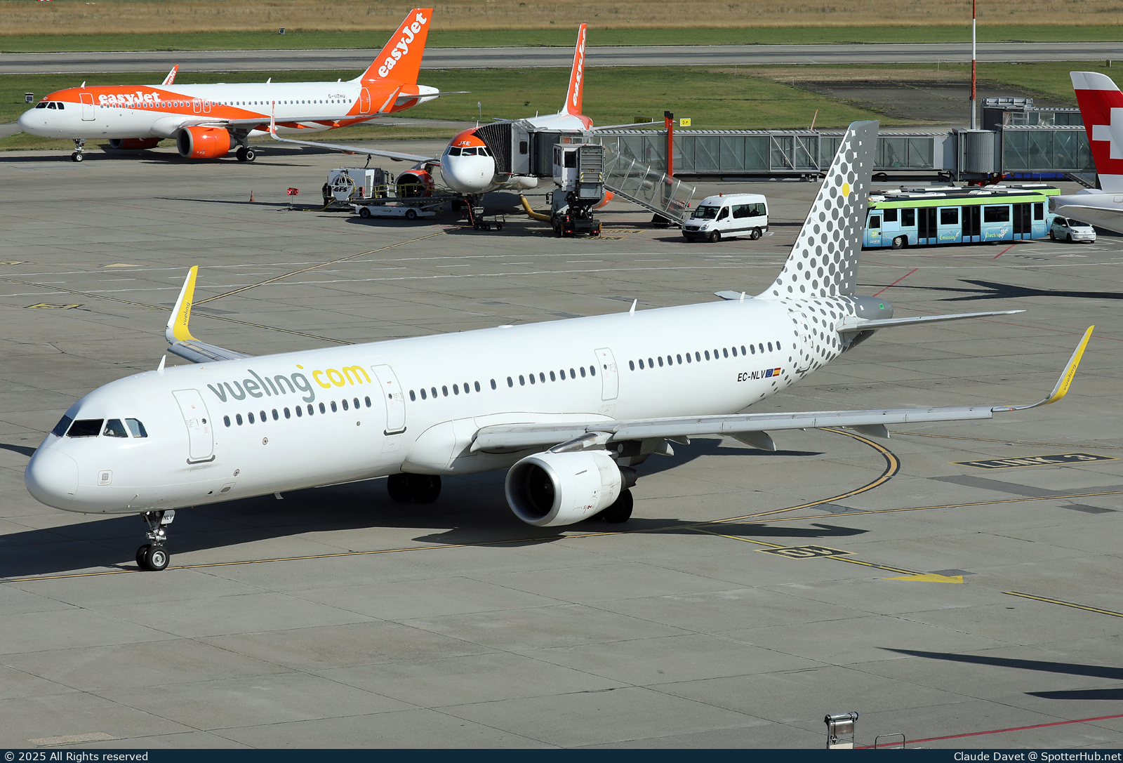Photo of EC-NLV - Airbus A321-211 operated by Vueling