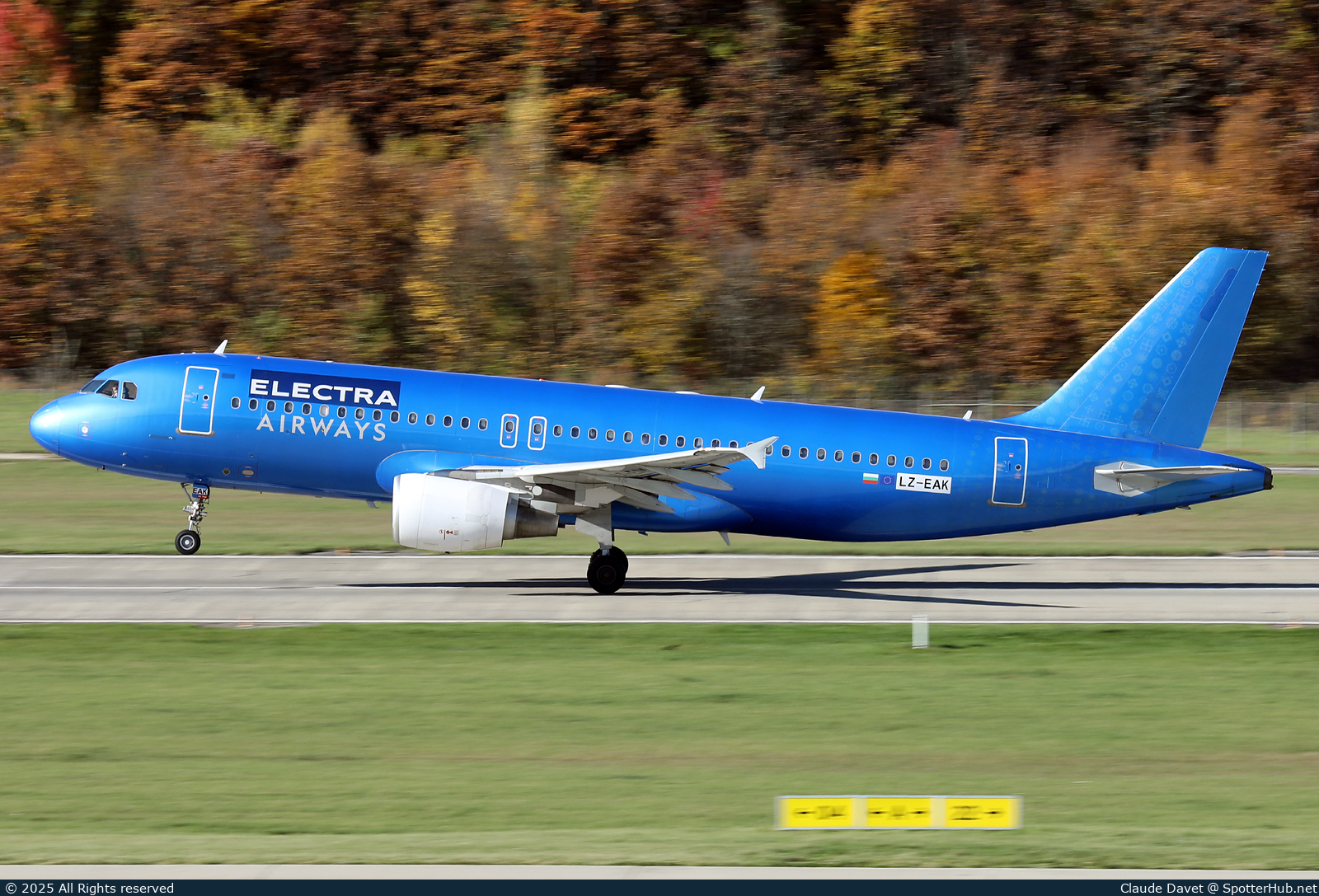Photo of LZ-EAK - Airbus A320-214 operated by Electra Airways