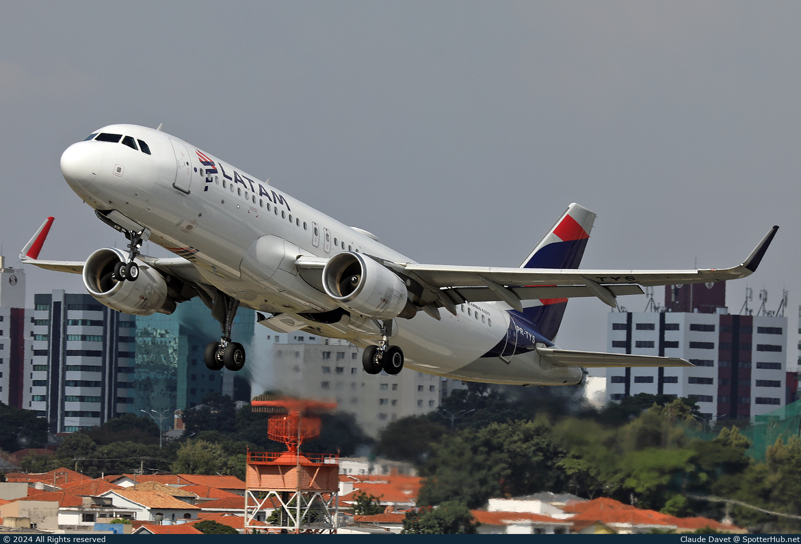 Photo of PR-TYS - Airbus A320-214 operated by LATAM Airlines Brasil