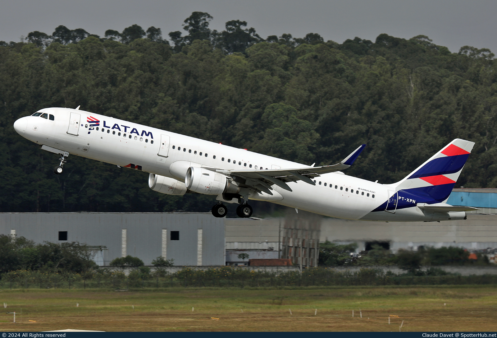 Photo of PT-XPN - Airbus A321-211 operated by LATAM Airlines Brasil
