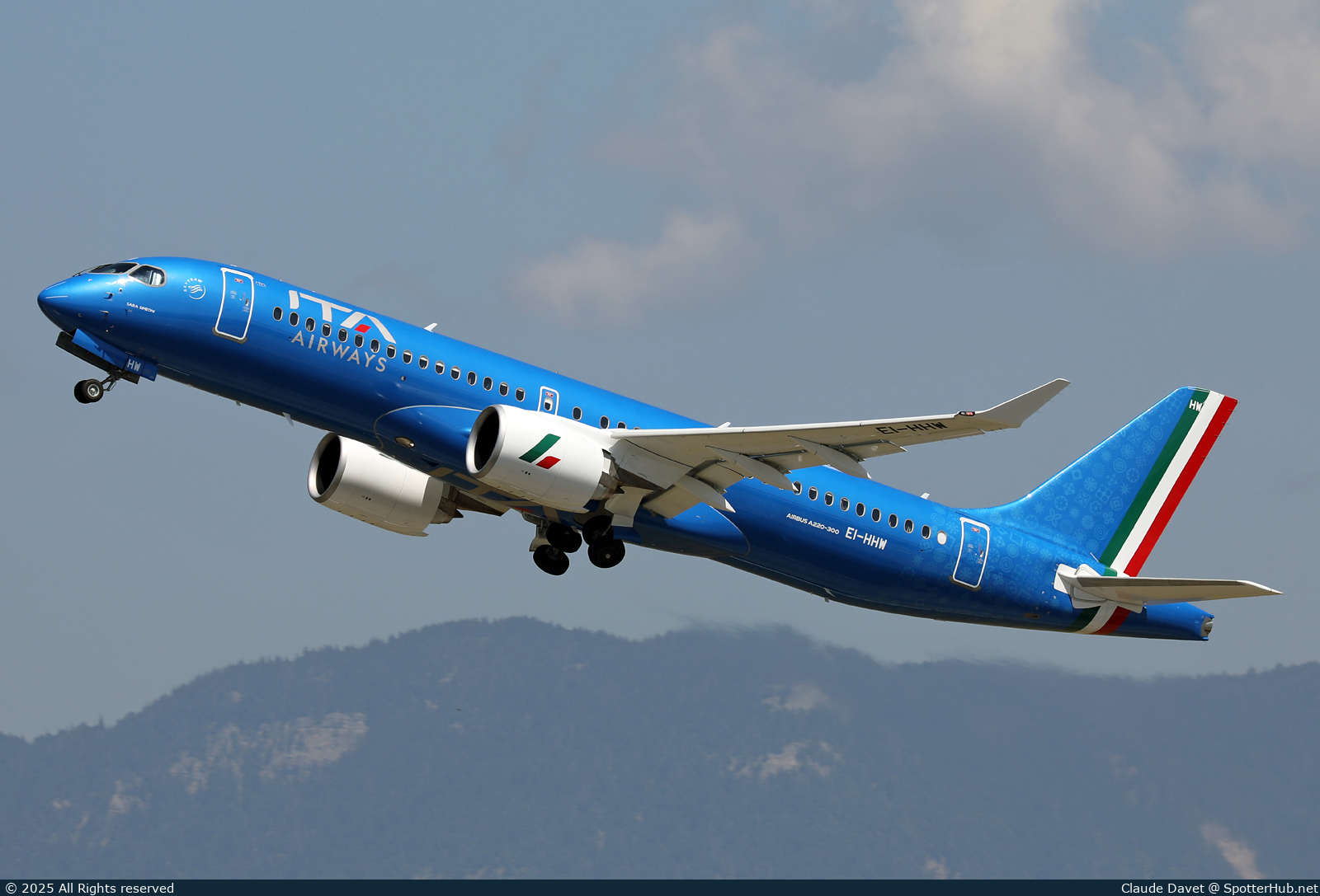 Photo of EI-HHW - Airbus A220-300 operated by ITA Airways