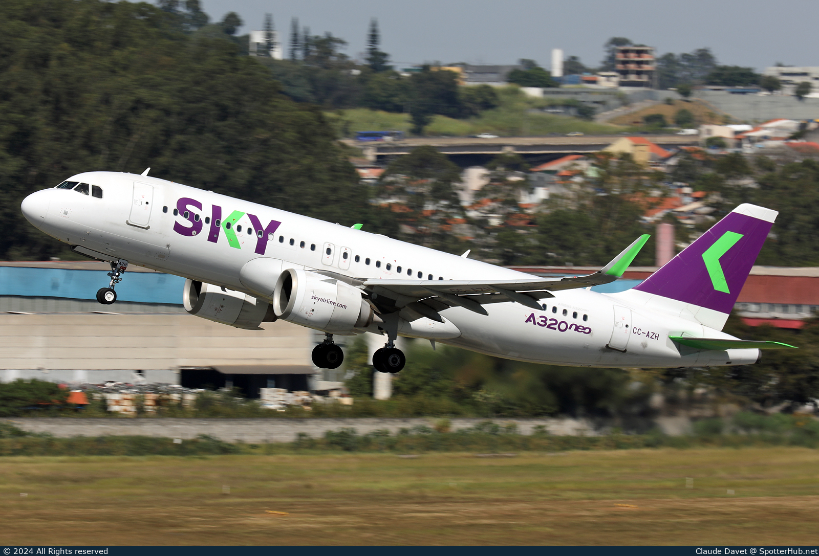Photo of CC-AZH - Airbus A320-251N operated by Sky Airline