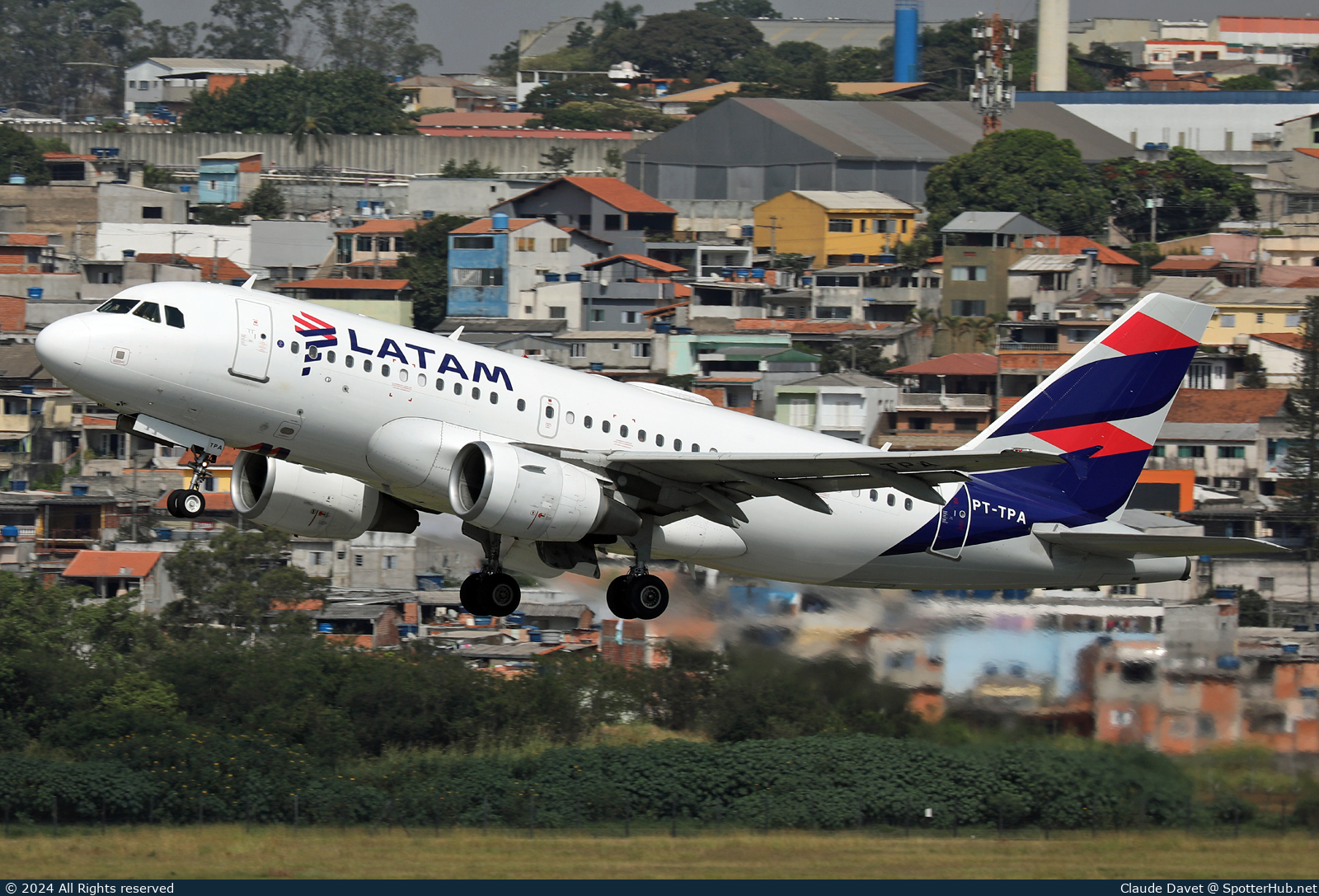 Photo of PT-TPA - Airbus A319-112 operated by LATAM Airlines Brasil