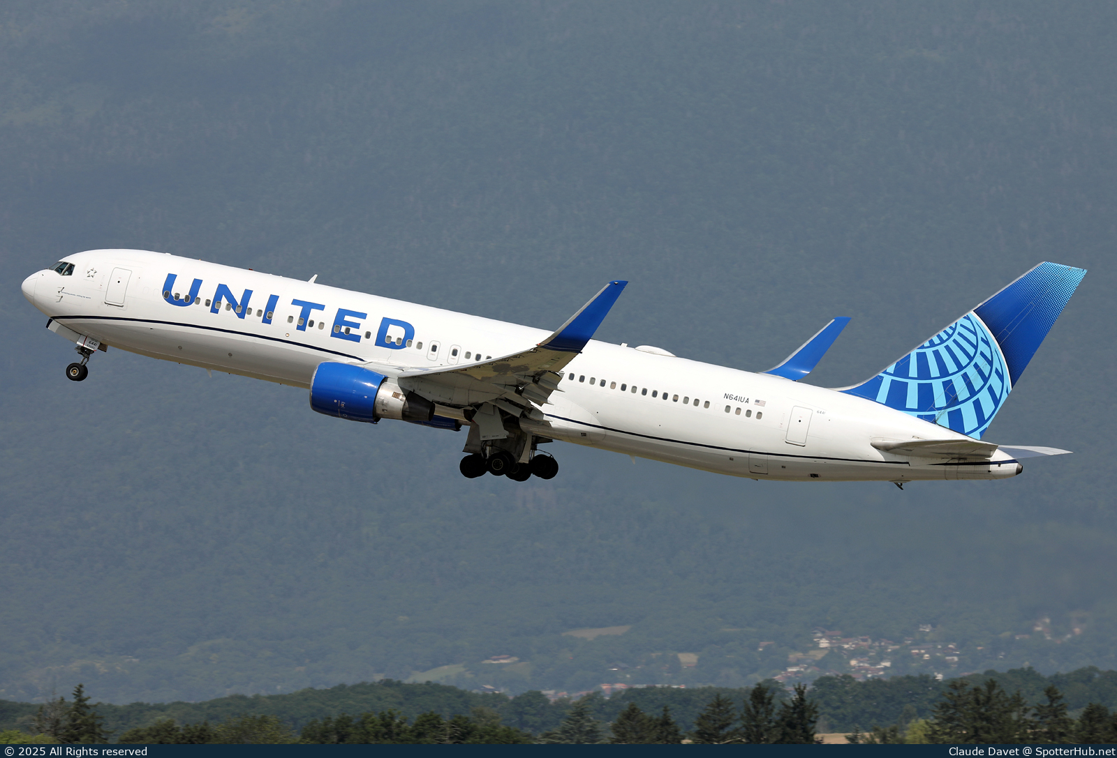 Photo of N641UA - Boeing 767-322(ER) operated by United Airlines