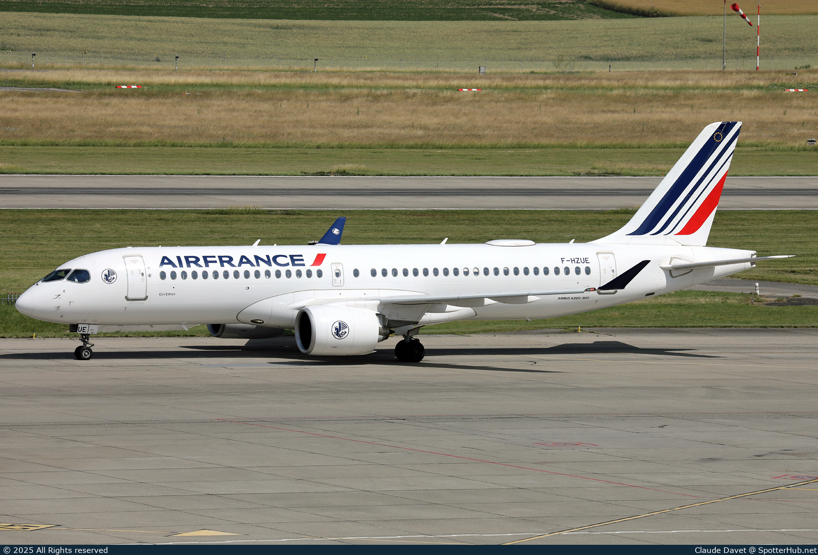Photo of F-HZUE - Airbus A220-300 operated by Air France