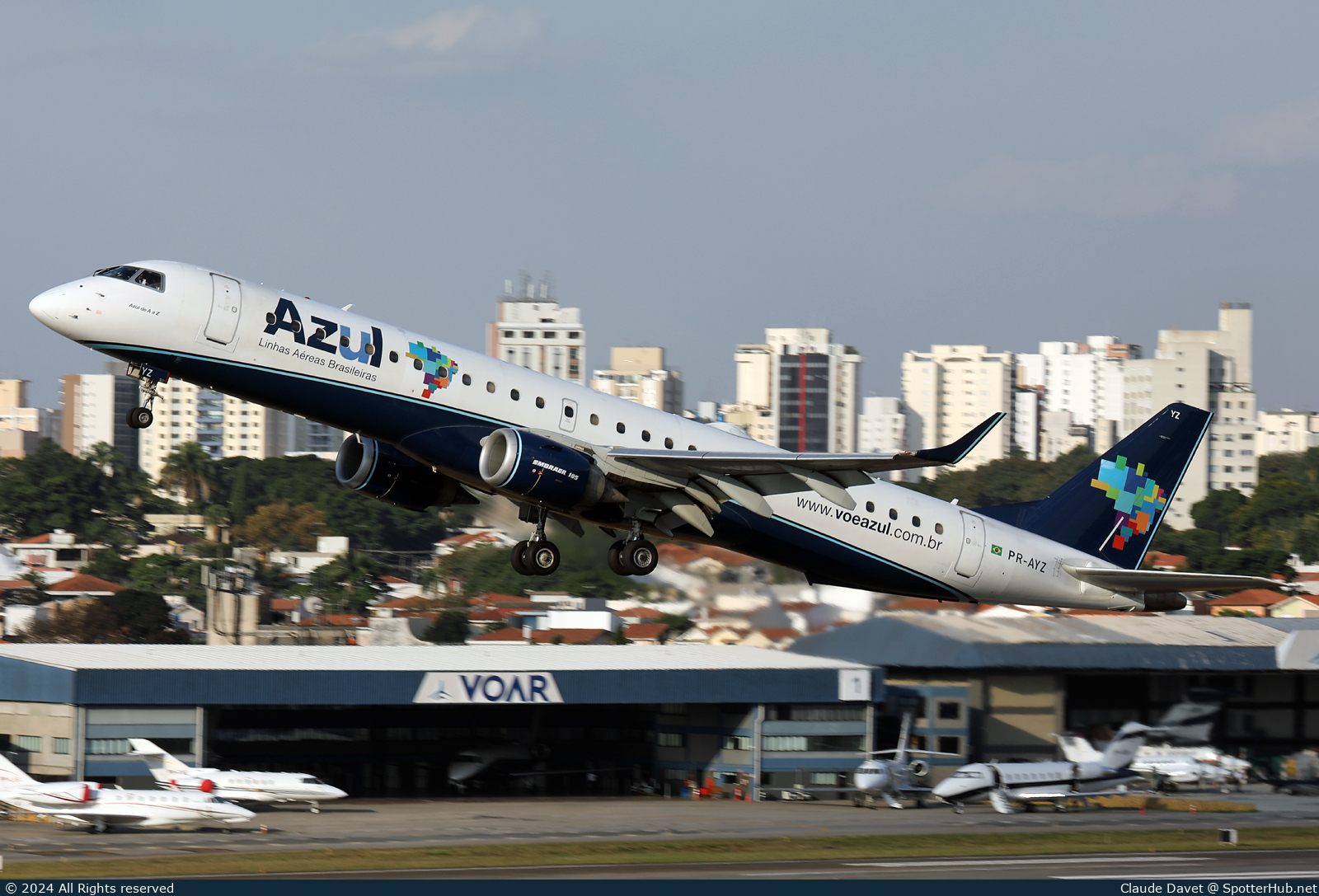 Photo of PR-AYZ - Embraer ERJ-195LR operated by Azul