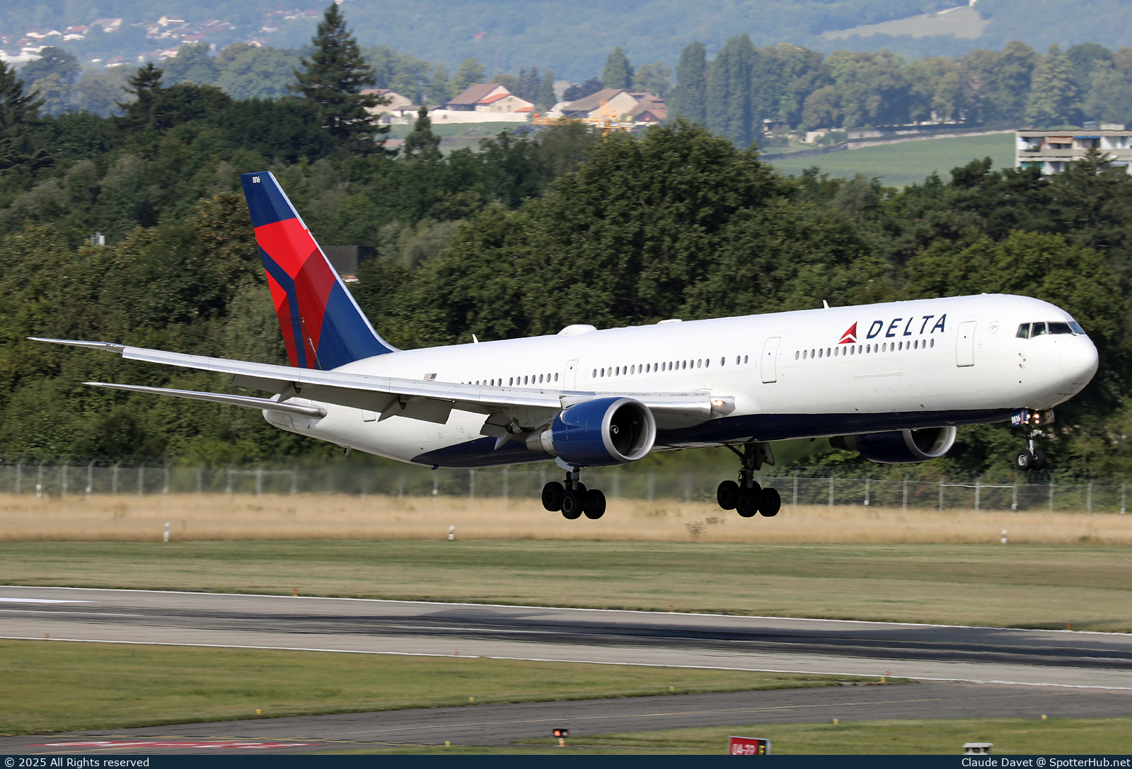Photo of N840MH - Boeing 767-432(ER) operated by Delta Air Lines
