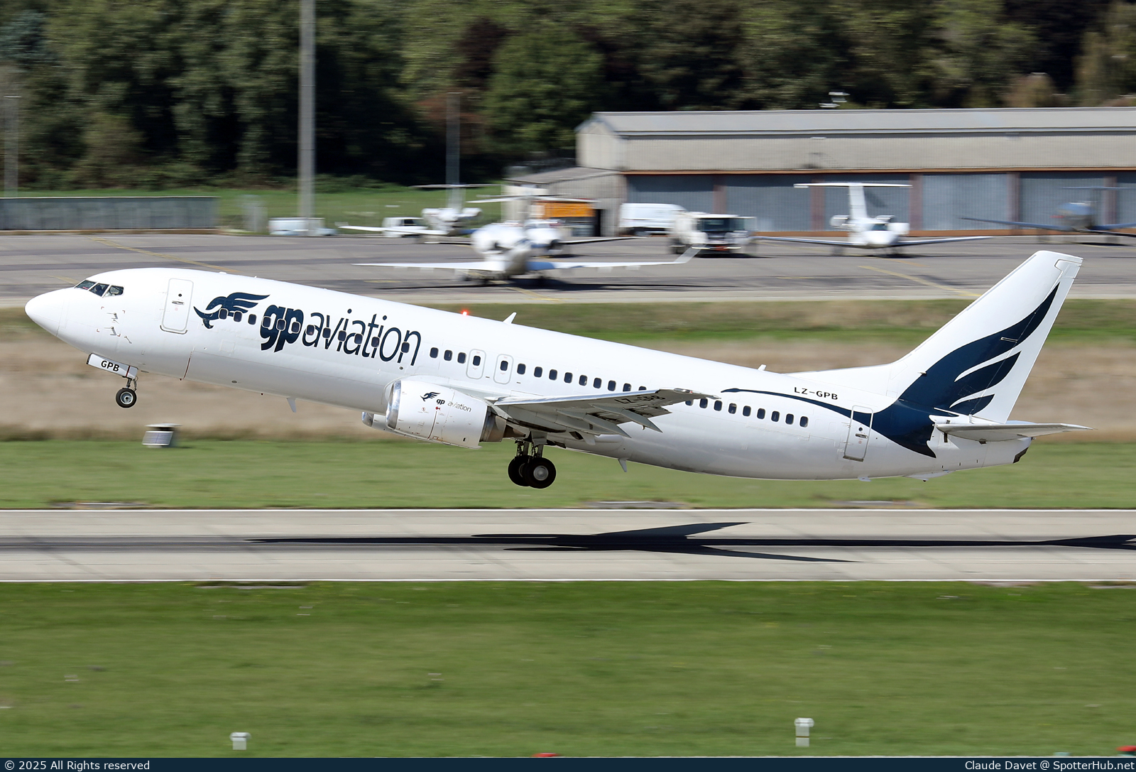 Photo of LZ-GPB - Boeing 737-405 operated by GP Aviation