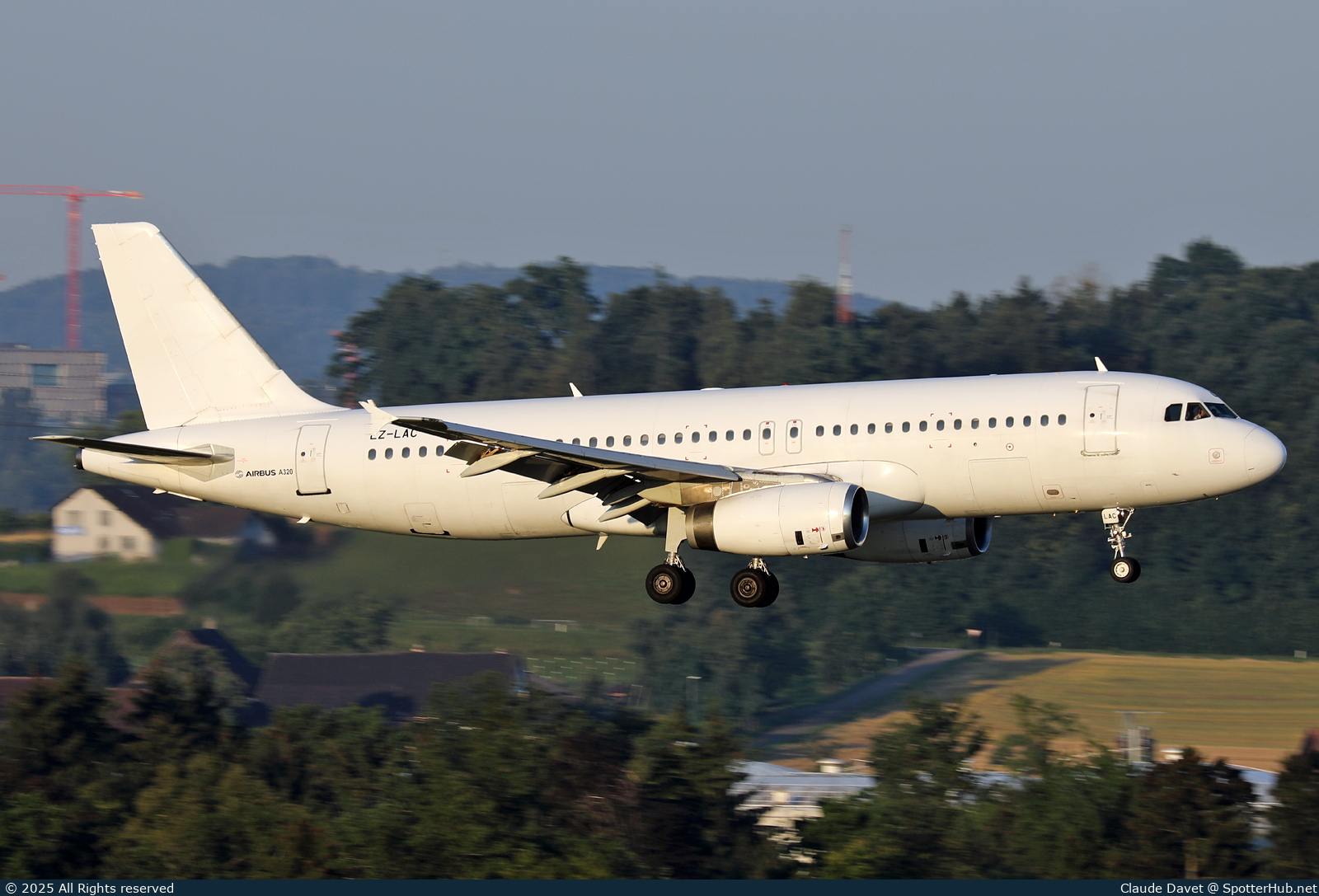 Photo of LZ-LAC - Airbus A320-231 operated by European Air Charter