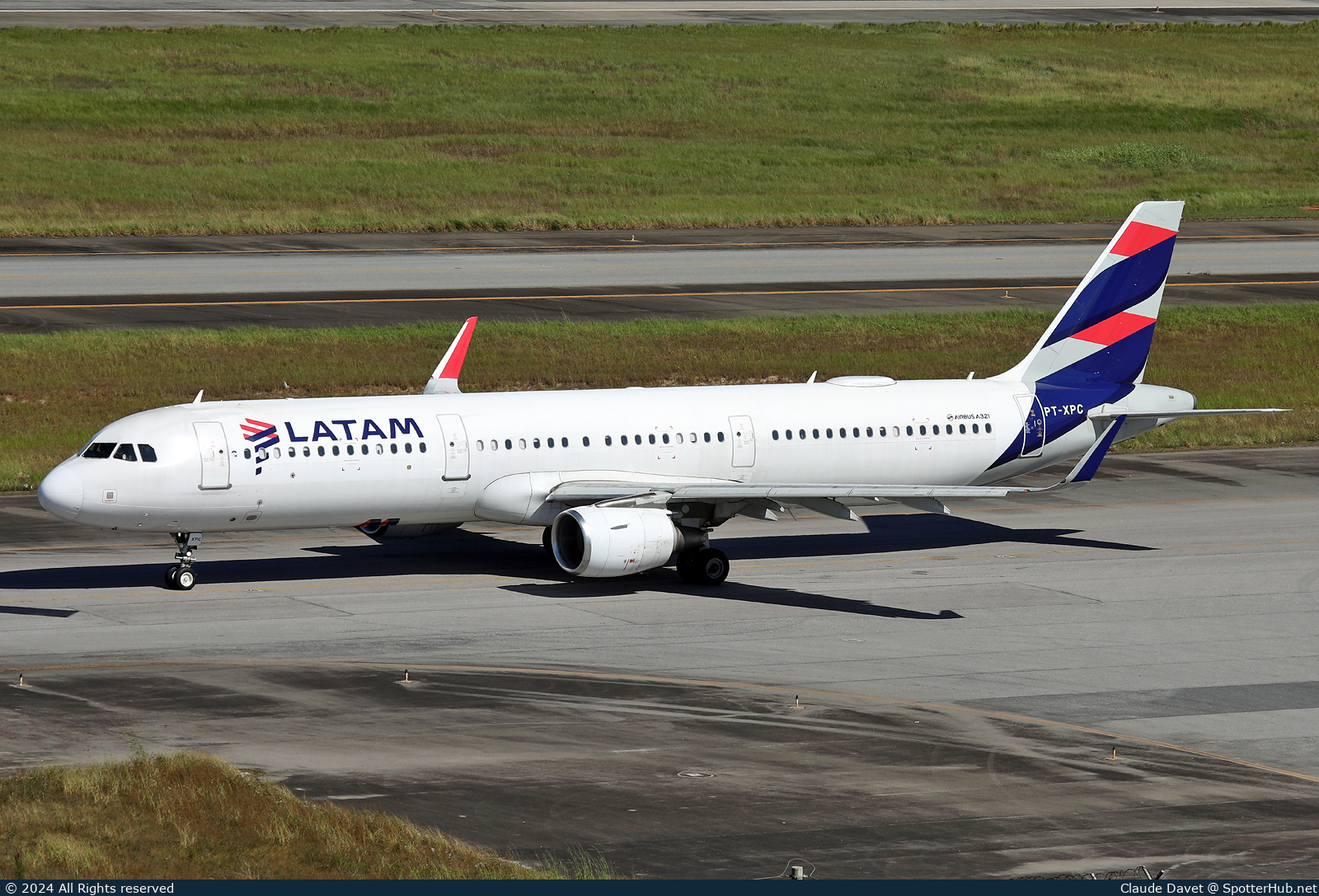 Photo of PT-XPC - Airbus A321-211 operated by LATAM Airlines Brasil