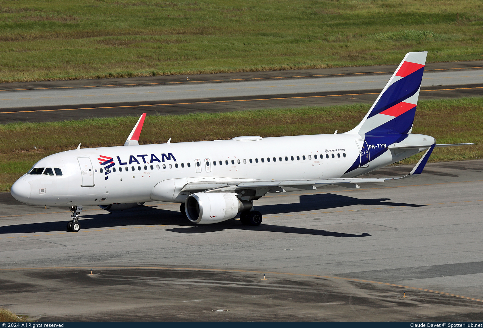 Photo of PR-TYR - Airbus A320-214 operated by LATAM Airlines Brasil