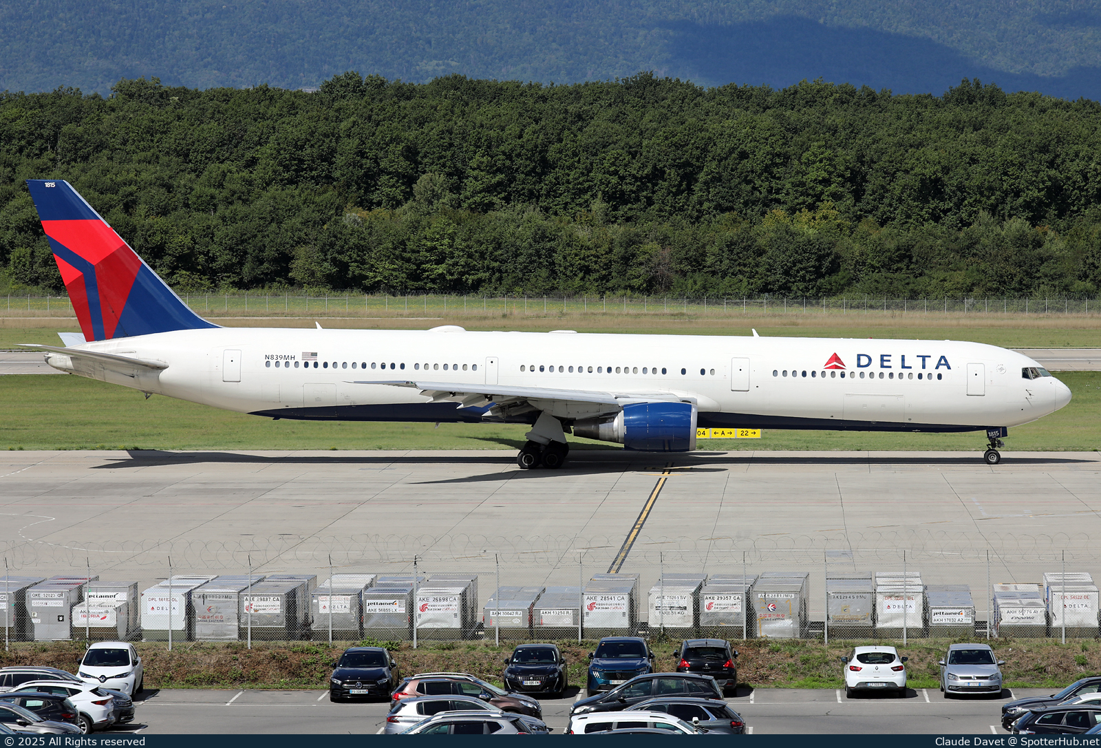 Photo of N839MH - Boeing 767-432(ER) operated by Delta Air Lines