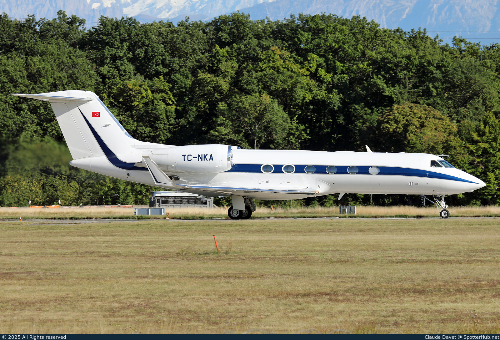 Photo of TC-NKA - Gulfstream GIV-X (G450) operated by Airenka