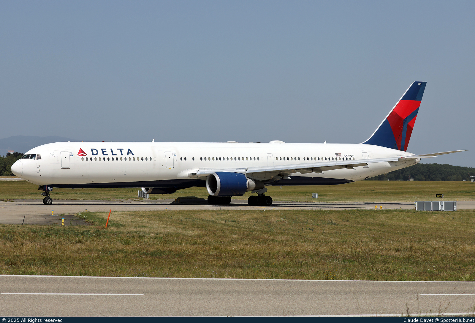 Photo of N825MH - Boeing 767-432(ER) operated by Delta Air Lines