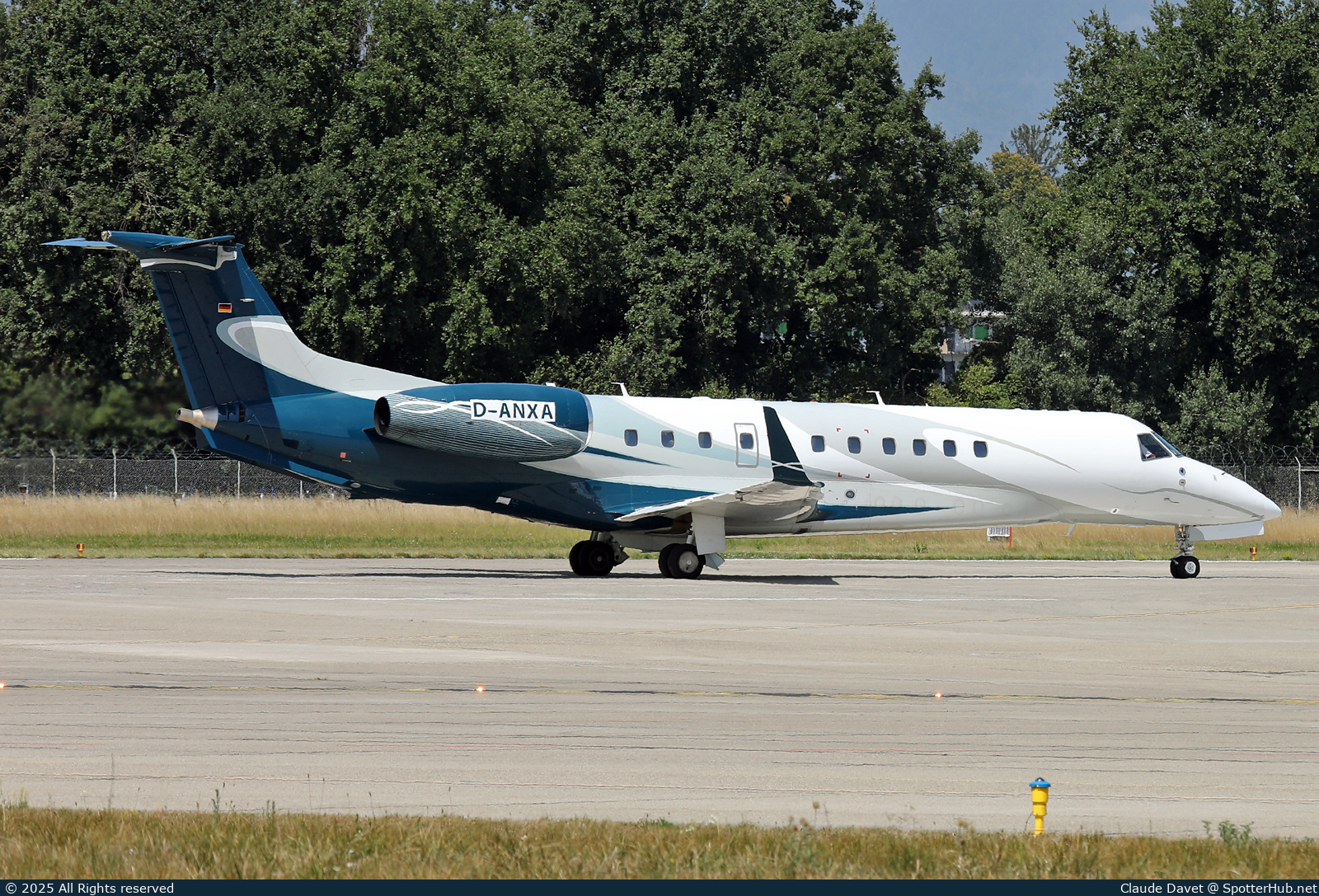 Photo of D-ANXA - Embraer Legacy 650 operated by VistaJet Germany
