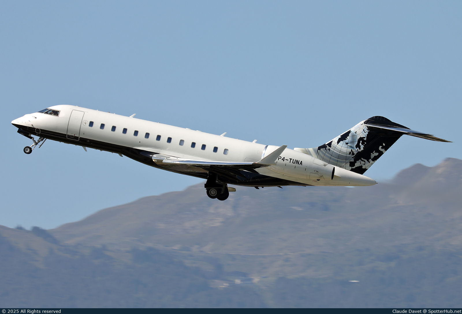 Photo of P4-TUNA - Bombardier Global Express XRS operated by Bestfly Aruba