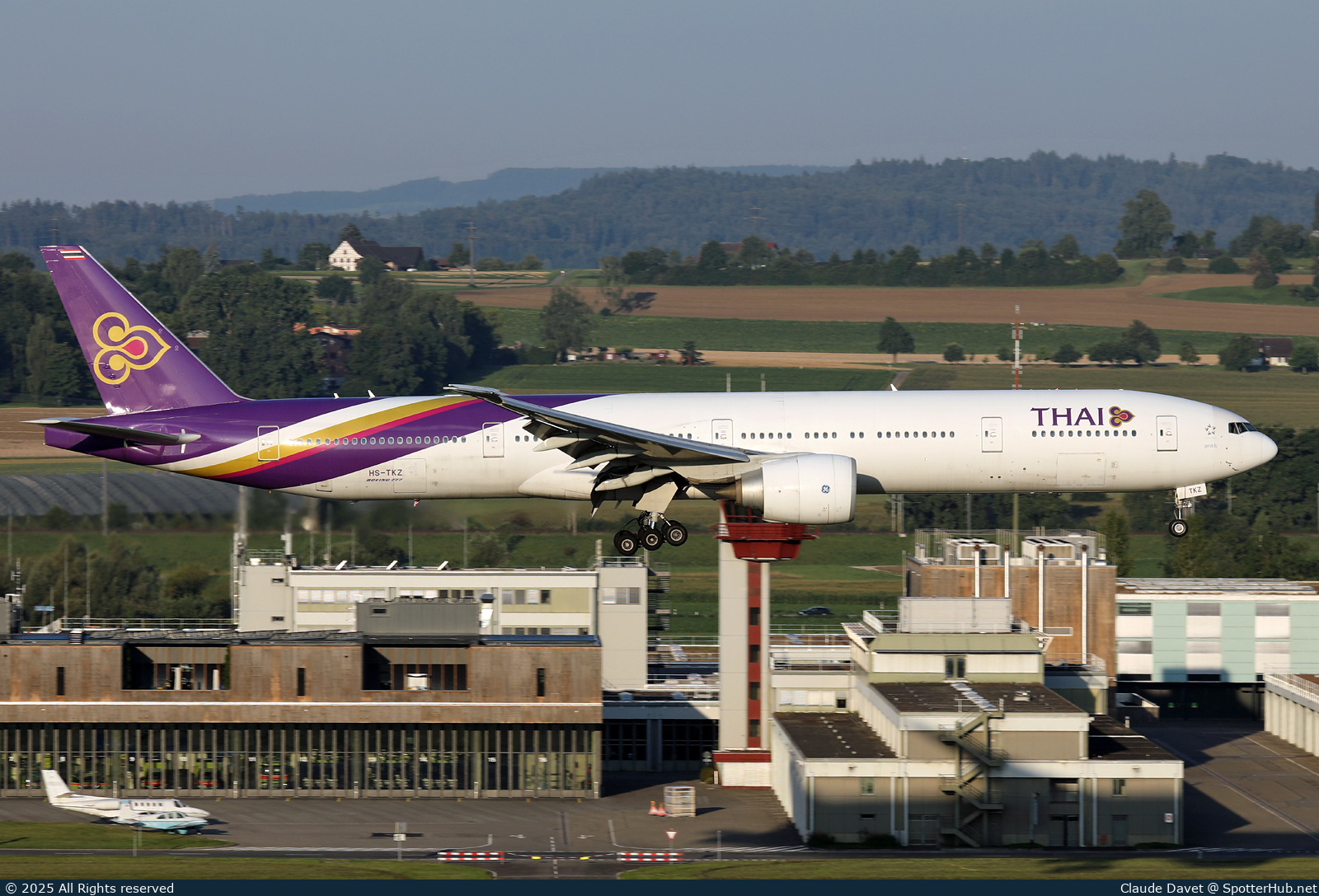 Photo of HS-TKZ - Boeing 777-3D7(ER) operated by Thai Airways International