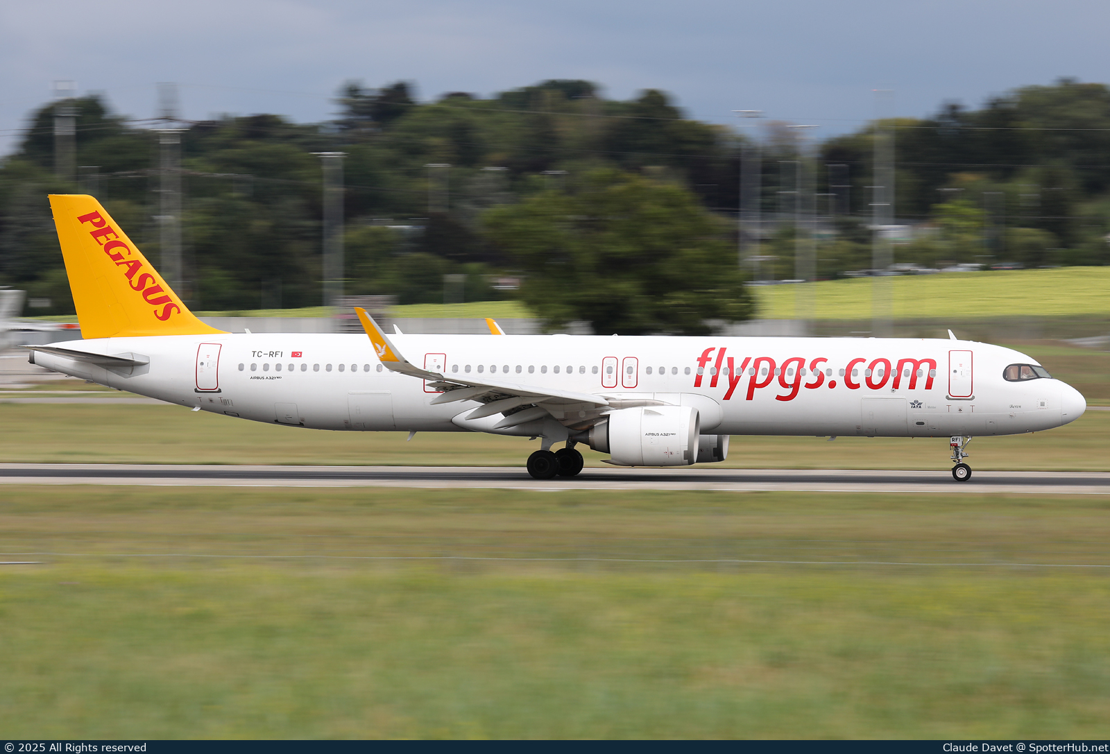 Photo of TC-RFI - Airbus A321-251NX operated by Pegasus Airlines