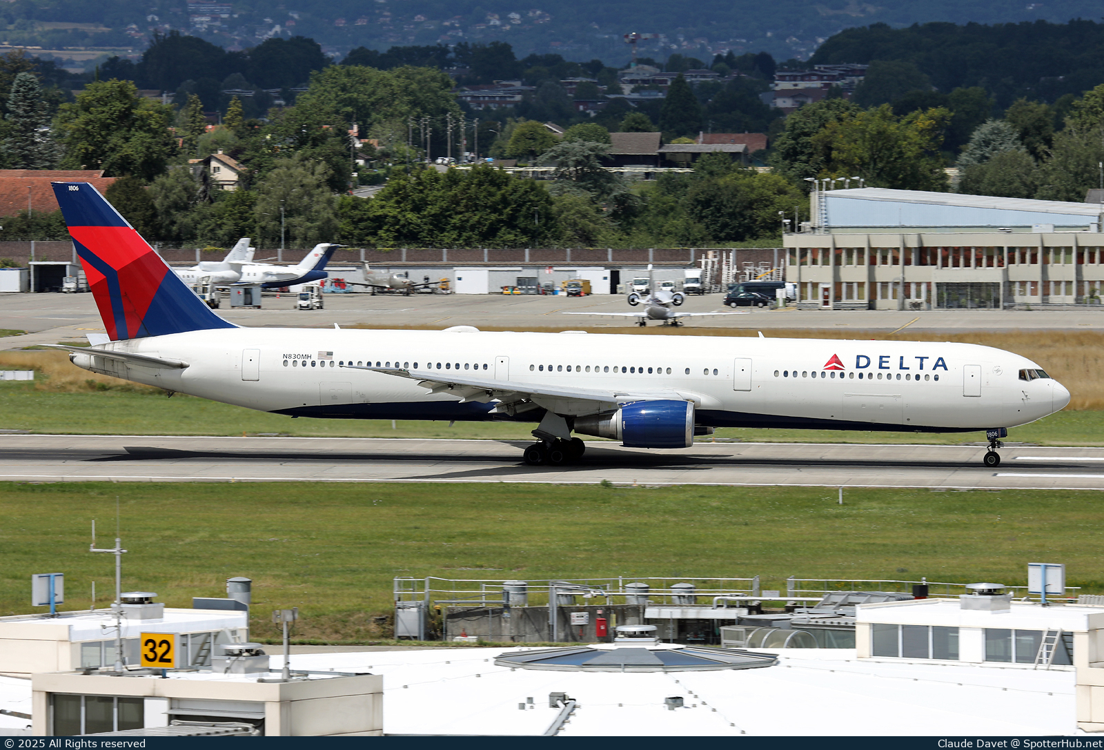 Photo of N830MH - Boeing 767-432(ER) operated by Delta Air Lines