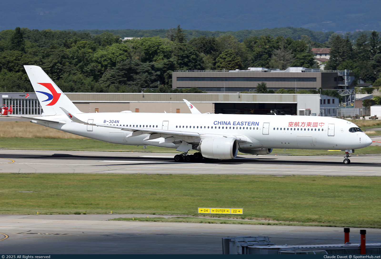 Photo of B-304N - Airbus A350-941 operated by China Eastern Airlines
