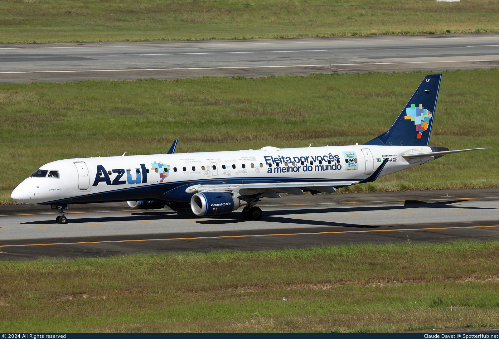 Photo of PR-AXP - Embraer ERJ-195LR operated by Azul