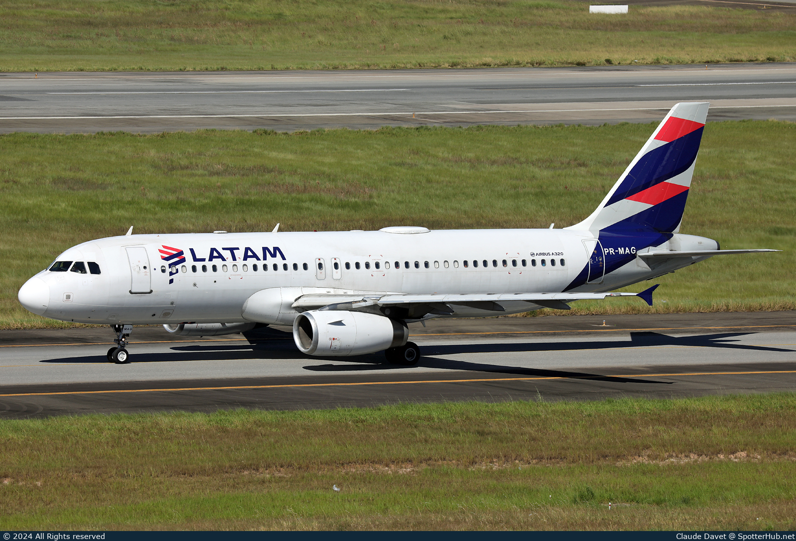 Photo of PR-MAG - Airbus A320-232 operated by LATAM Airlines Brasil