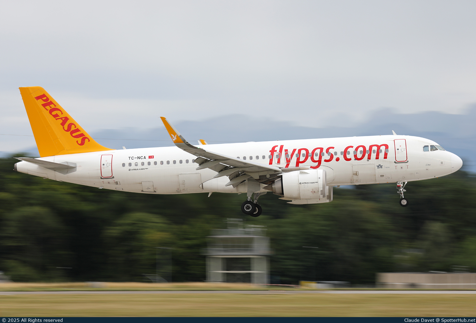 Photo of TC-NCA - Airbus A320-251N operated by Pegasus Airlines