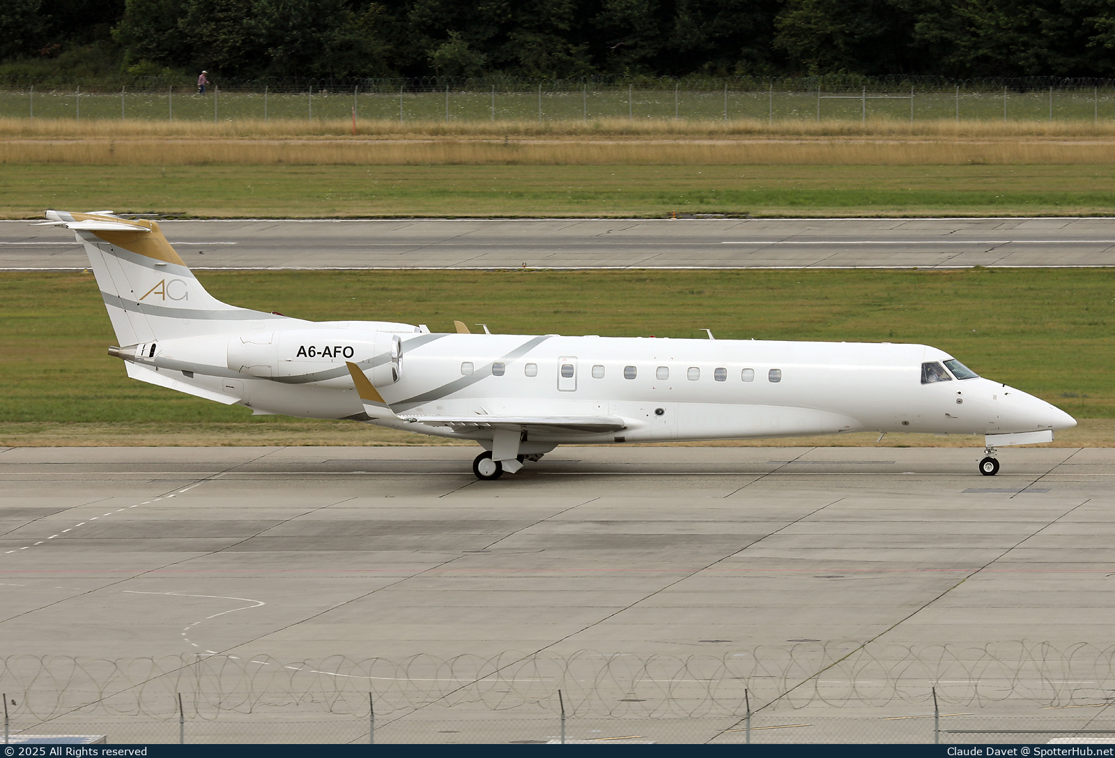 Photo of A6-AFO - Embraer Legacy 650 operated by Falcon Aviation Services