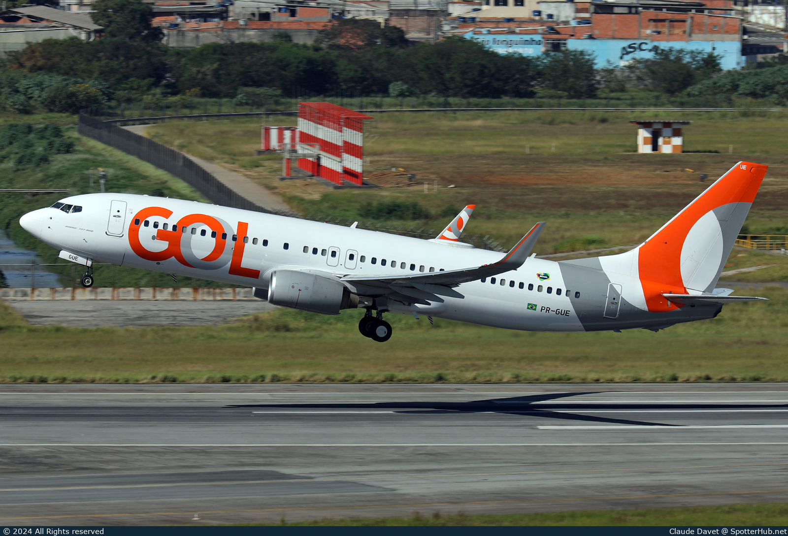 Photo of PR-GUE - Boeing 737-8EH operated by GOL Linhas Aéreas