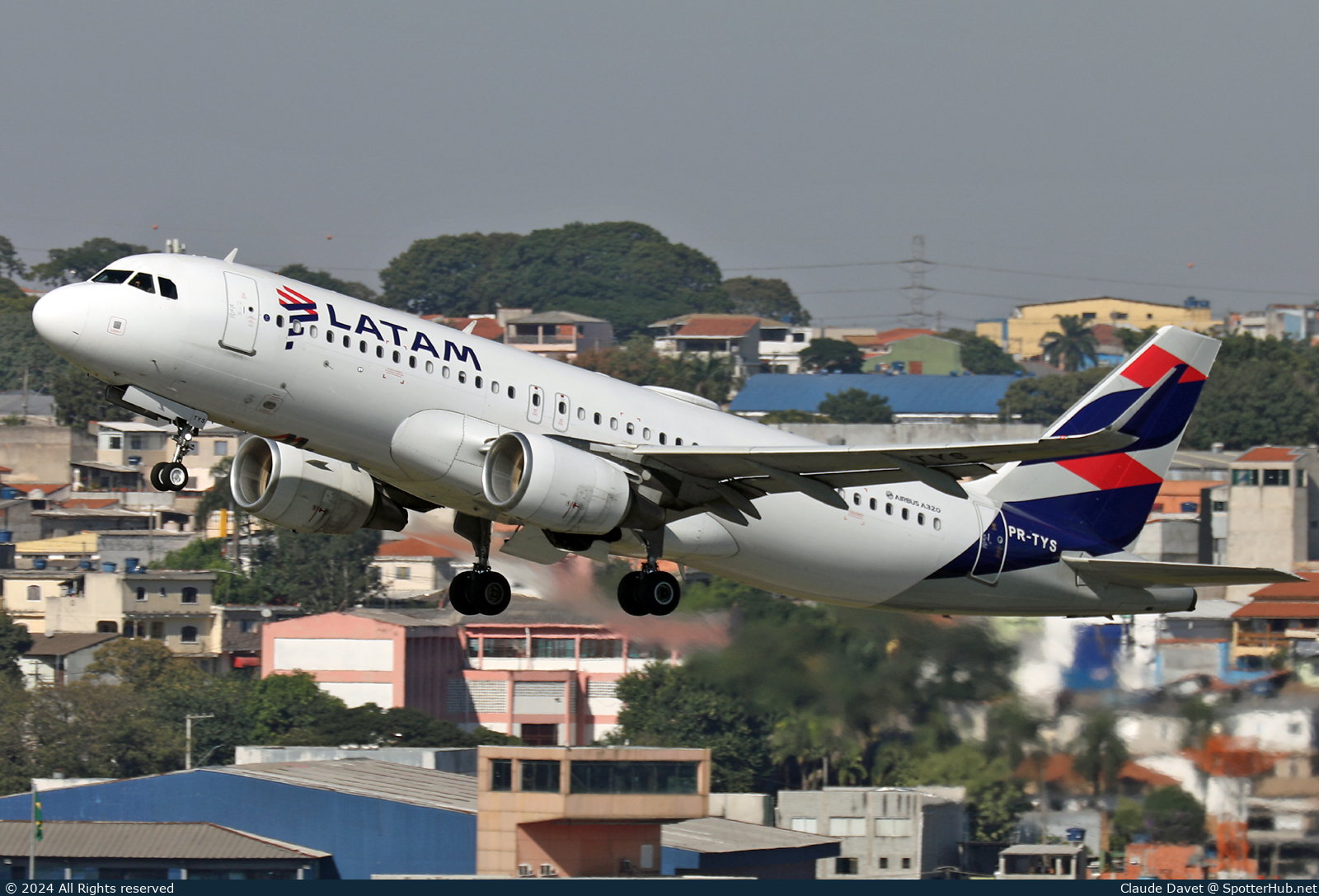 Photo of PR-TYS - Airbus A320-214 operated by LATAM Airlines Brasil