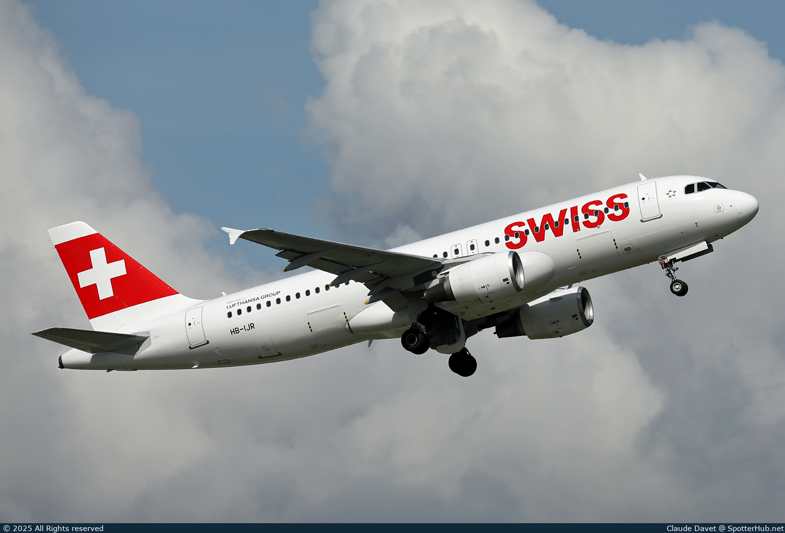 Photo of HB-IJR - Airbus A320-214 operated by Swiss International Air Lines