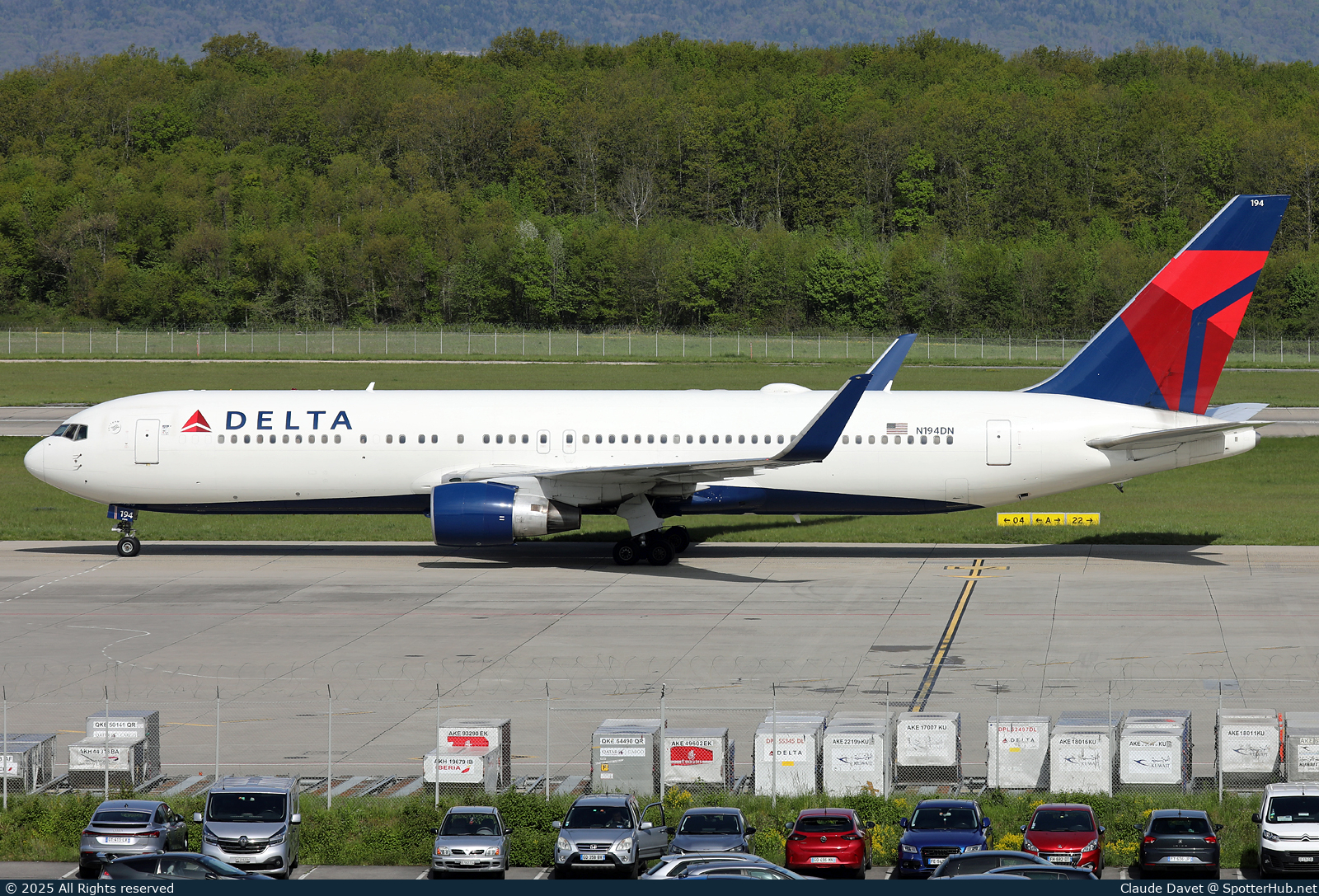 Photo of N194DN - Boeing 767-332(ER) operated by Delta Air Lines