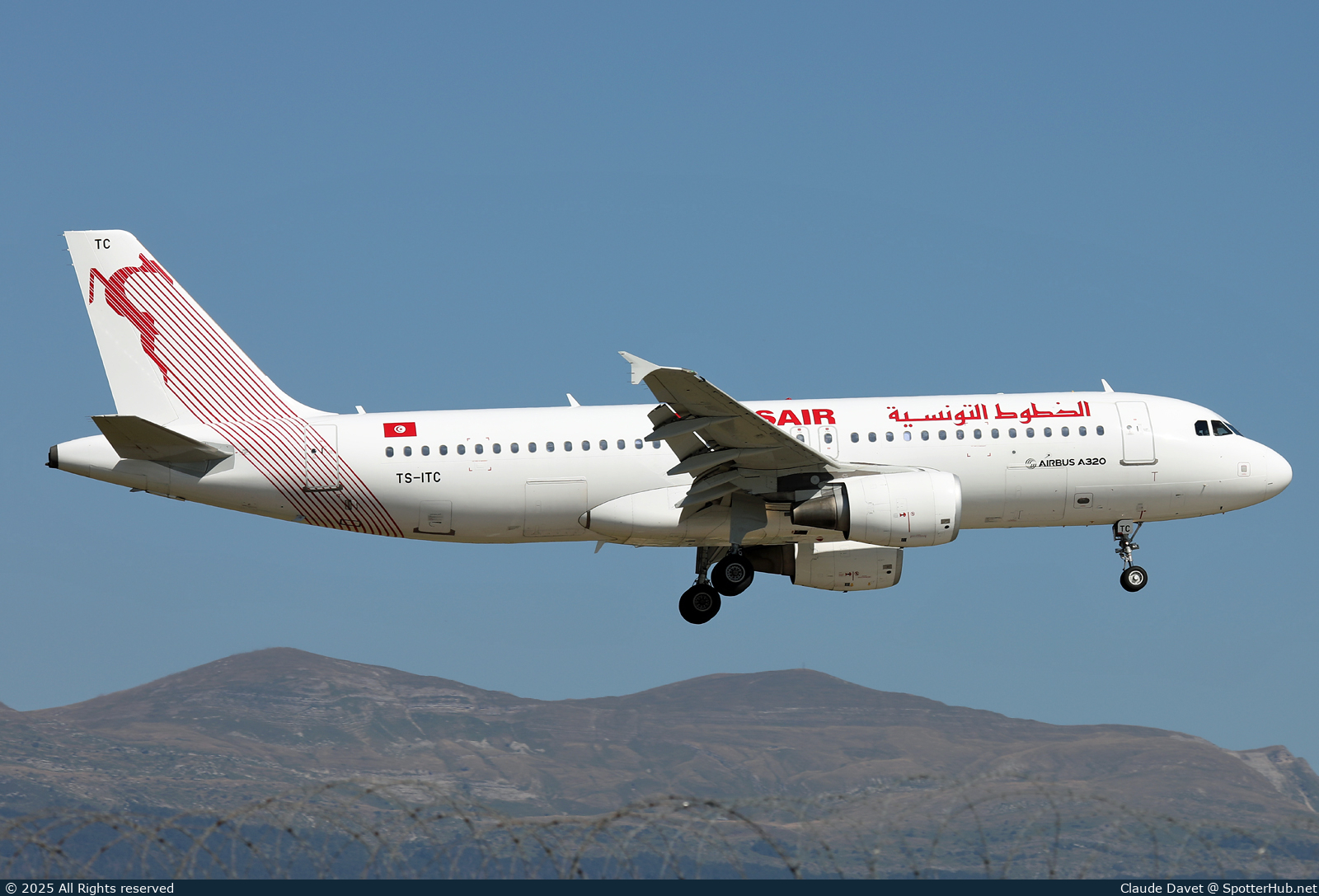 Photo of TS-ITC - Airbus A320-214 operated by Tunisair