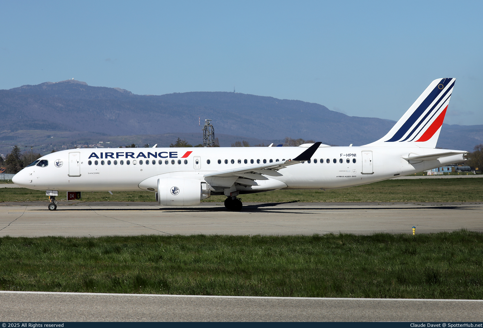 Photo of F-HPNI - Airbus A220-300 operated by Air France