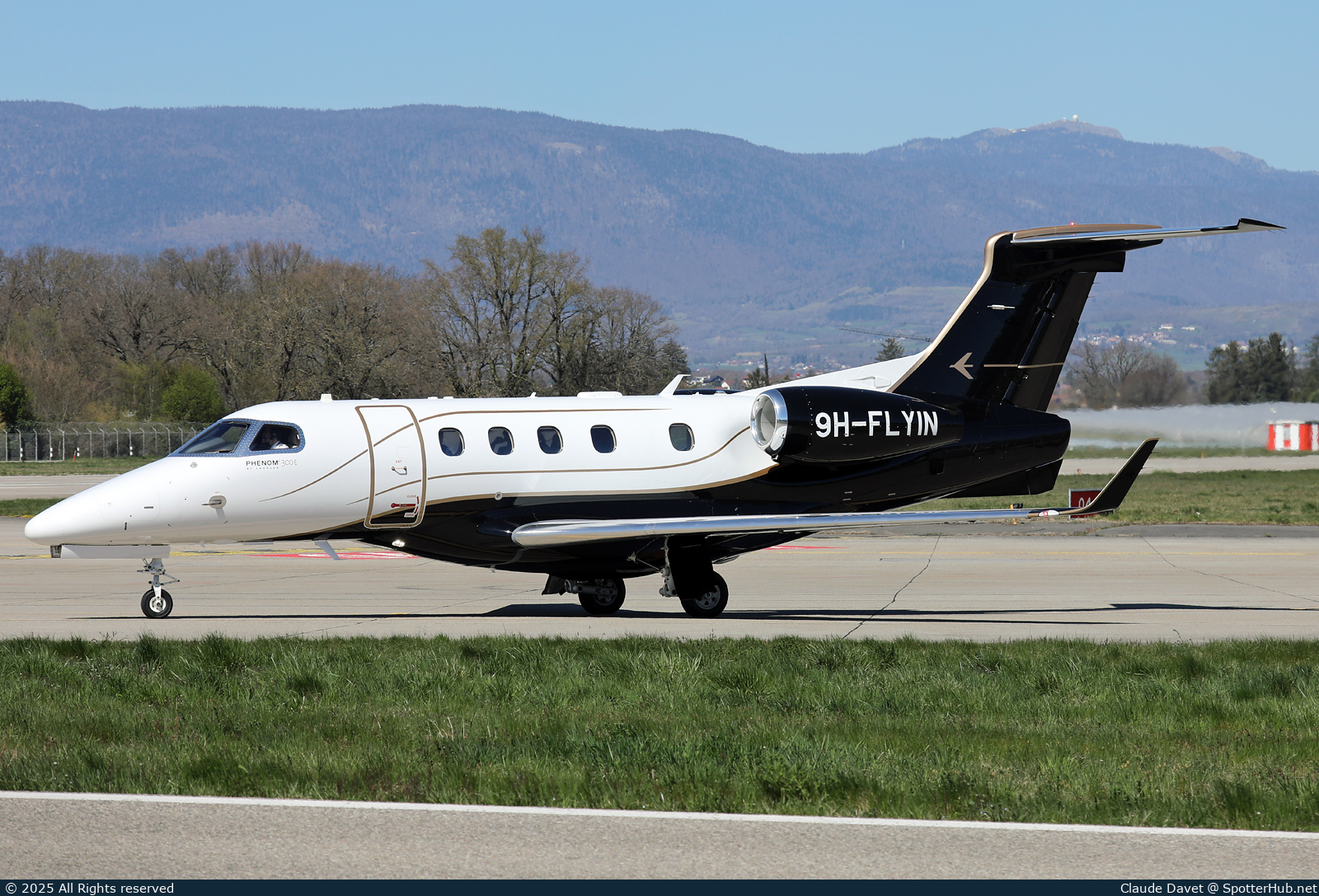 Photo of 9H-FLYIN - Embraer Phenom 300E operated by TAG Aviation Malta