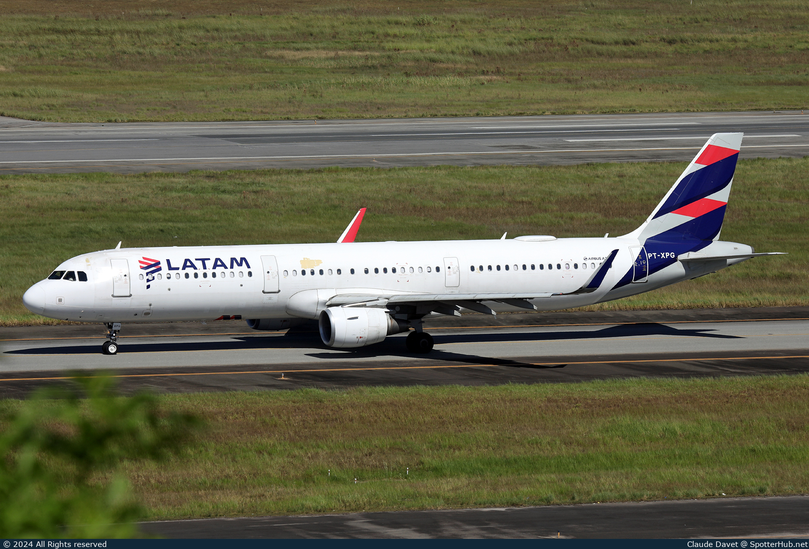 Photo of PT-XPG - Airbus A321-211 operated by LATAM Airlines Brasil