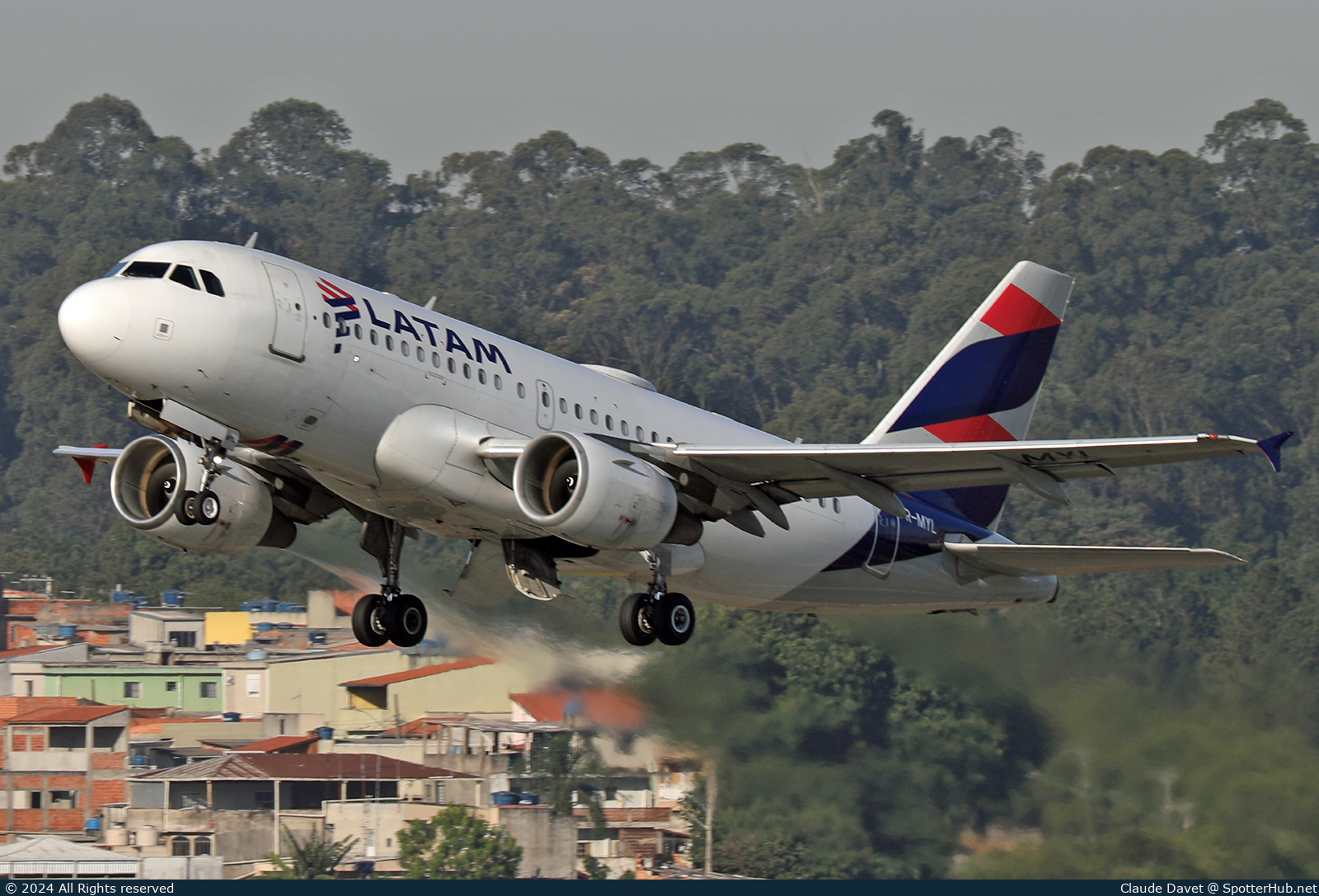 Photo of PR-MYL - Airbus A319-112 operated by LATAM Airlines Brasil