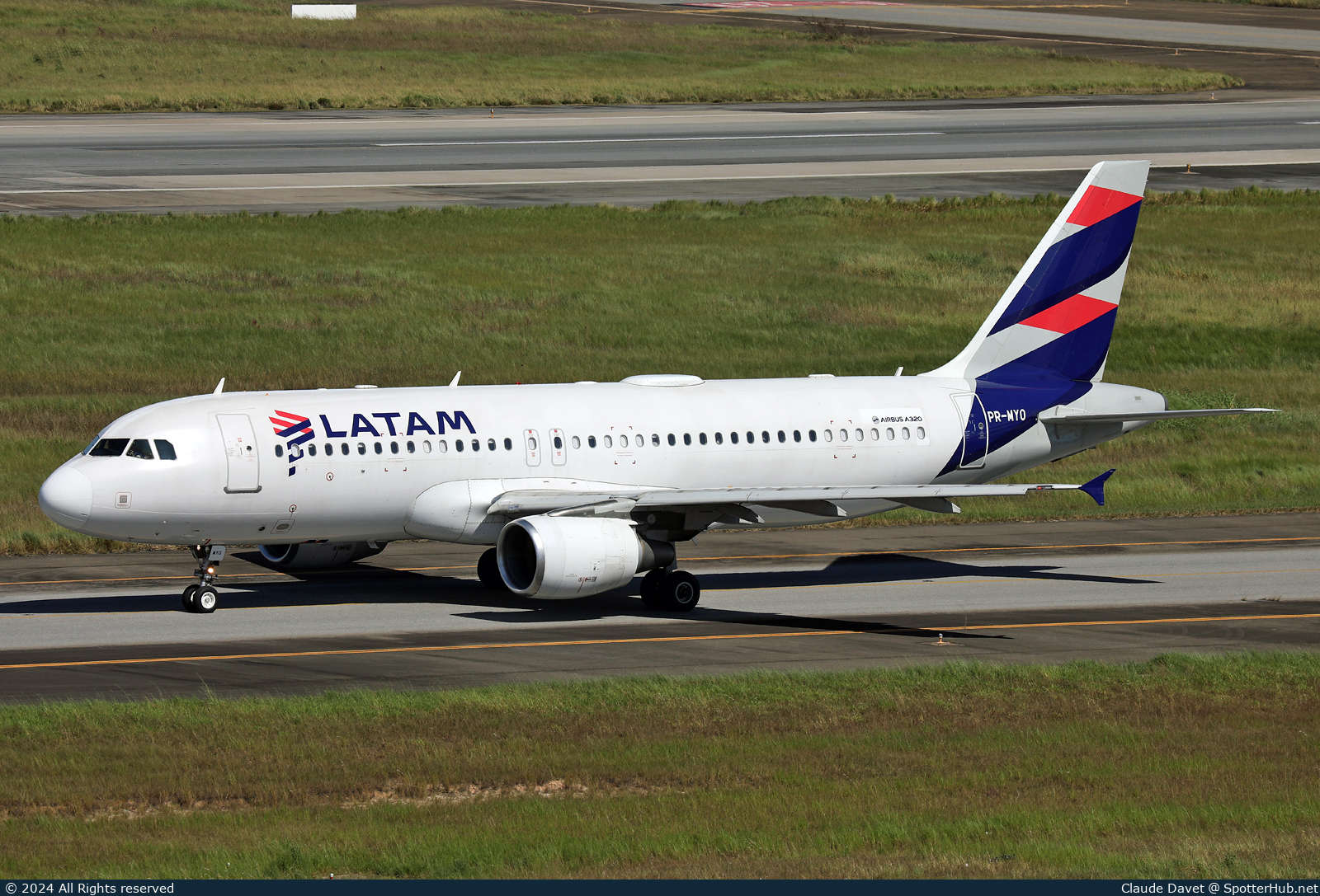 Photo of PR-MYO - Airbus A320-214 operated by LATAM Airlines Brasil
