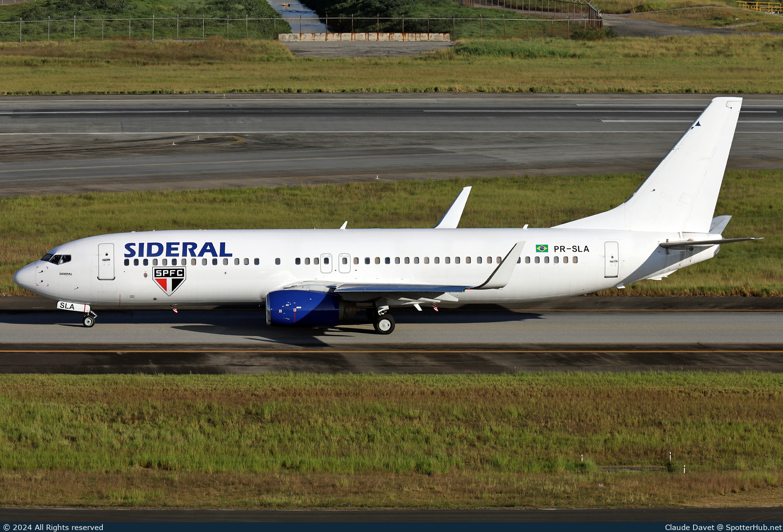 Photo of PR-SLA - Boeing 737-86N operated by Sideral Linhas Aéreas
