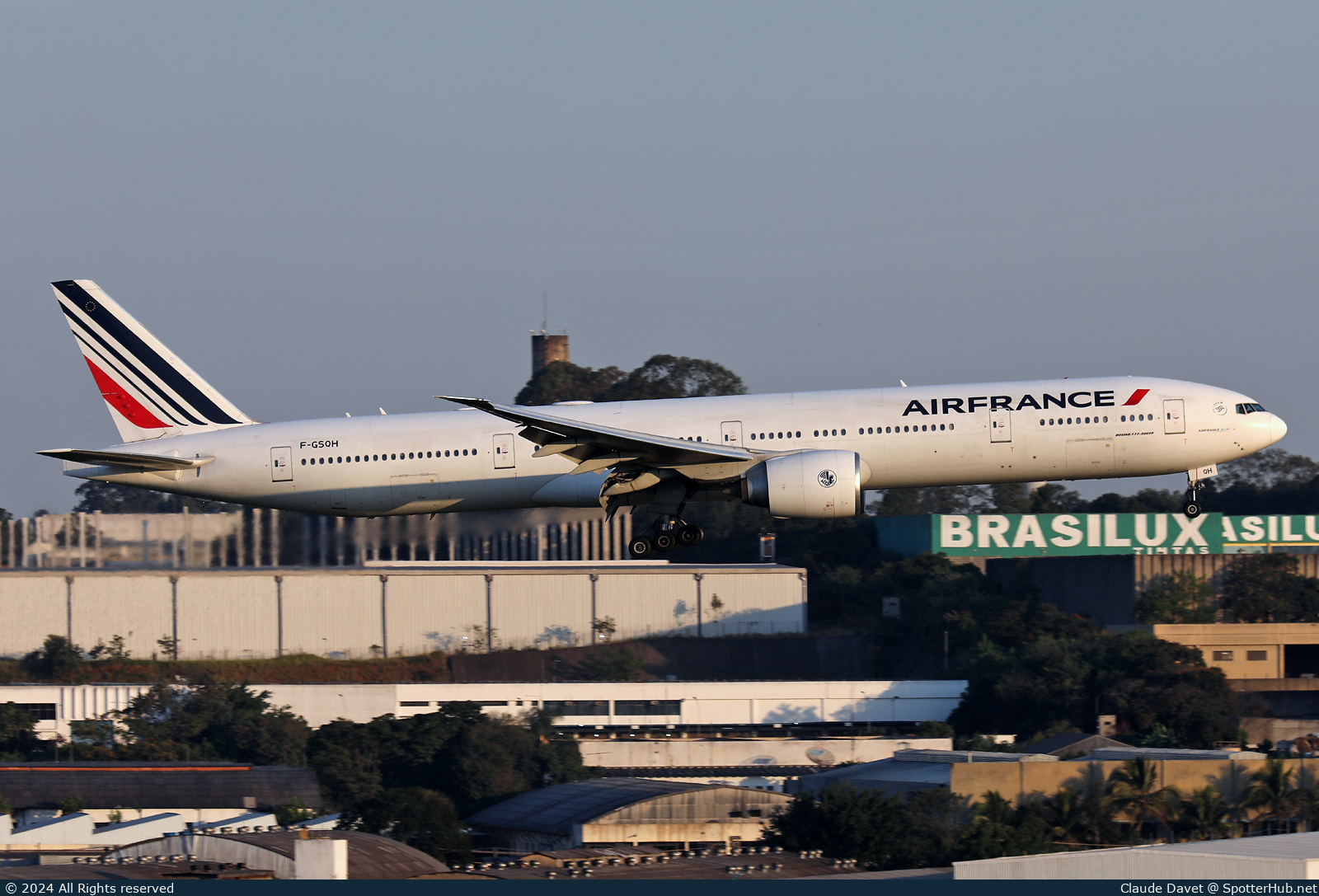 Photo of F-GSQH - Boeing 777-328(ER) operated by Air France