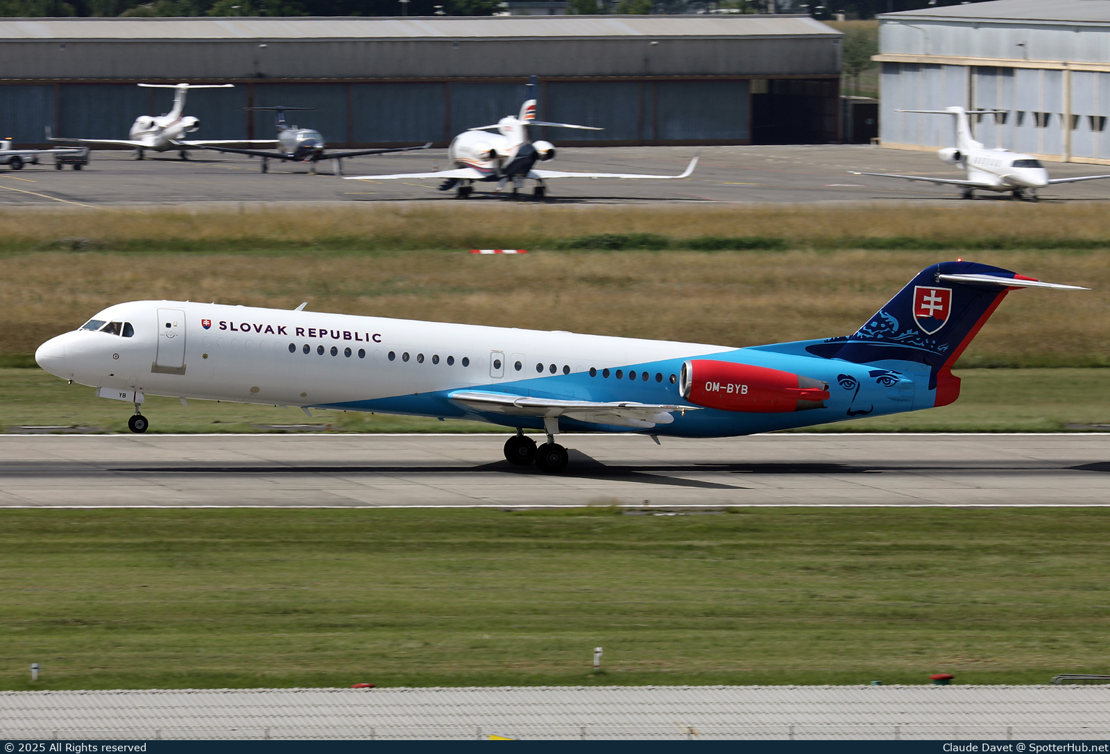 Photo of OM-BYB - Fokker 100 operated by Government of Slovakia