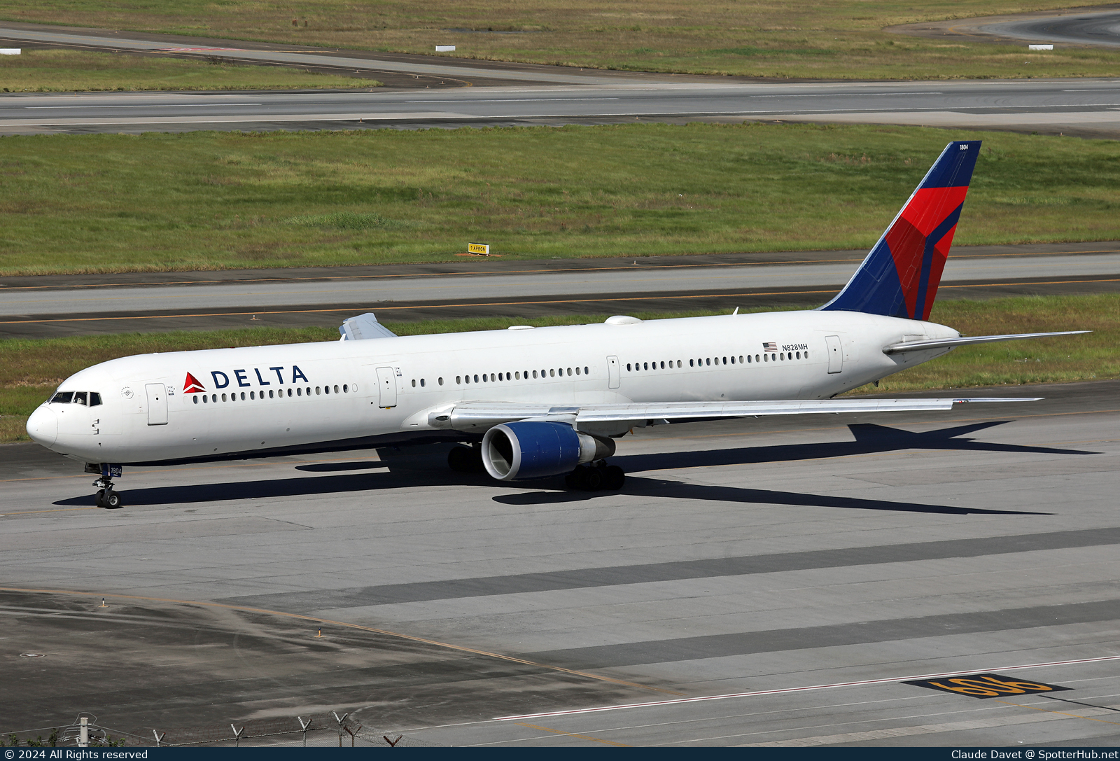 Photo of N828MH - Boeing 767-432(ER) operated by Delta Air Lines