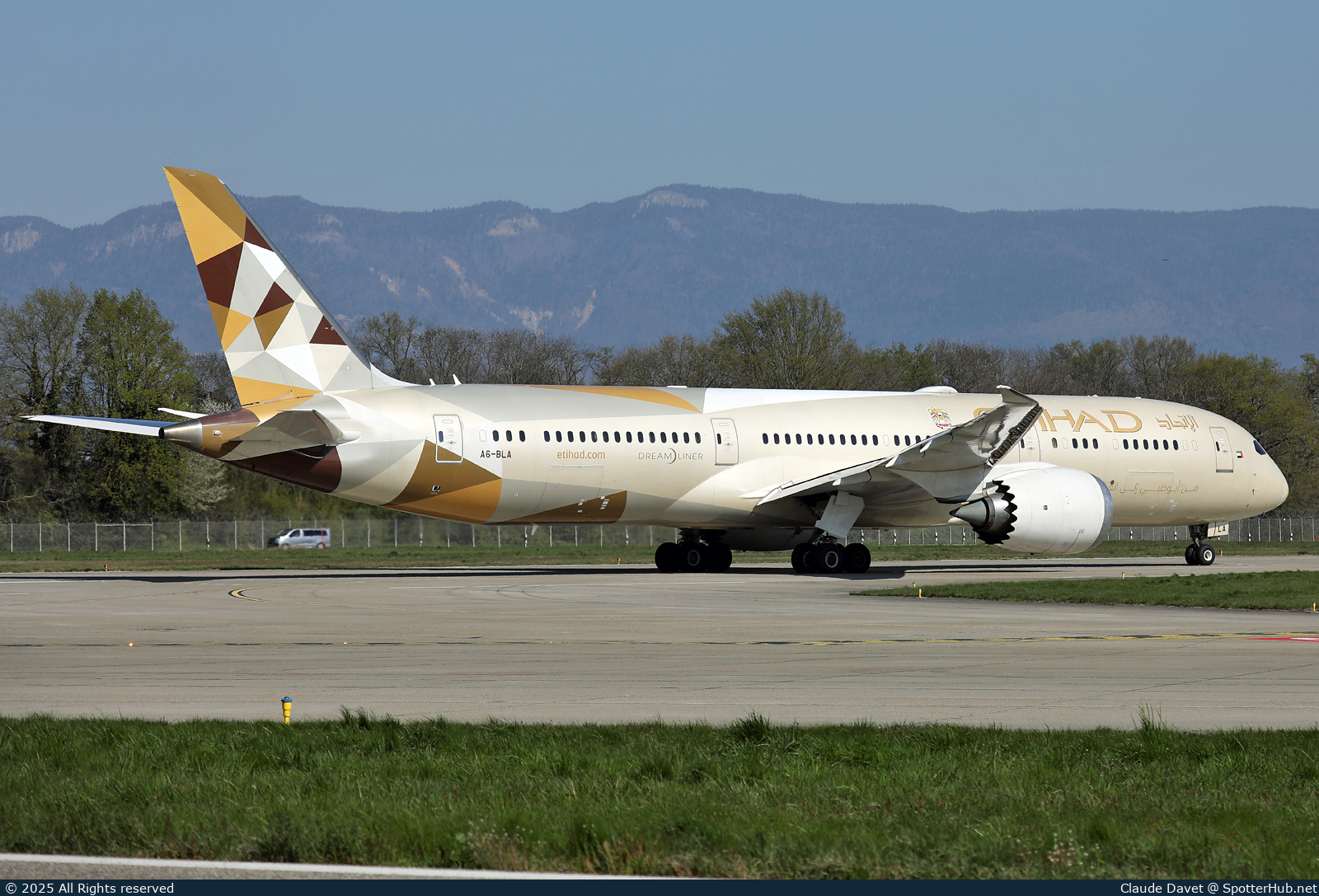 Photo of A6-BLA - Boeing 787-9 Dreamliner operated by Etihad Airways