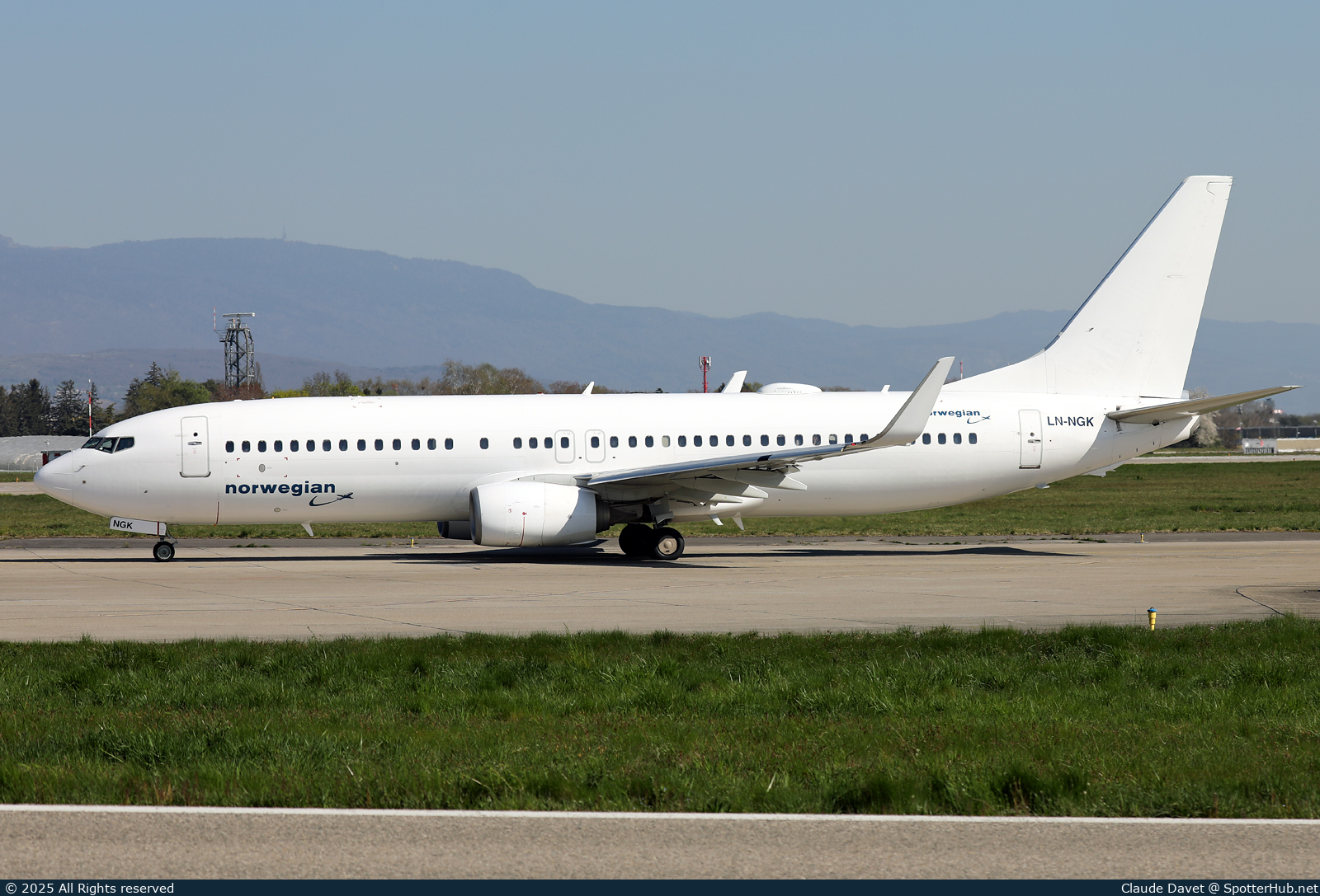 Photo of LN-NGK - Boeing 737-8JP operated by Norwegian Air Shuttle