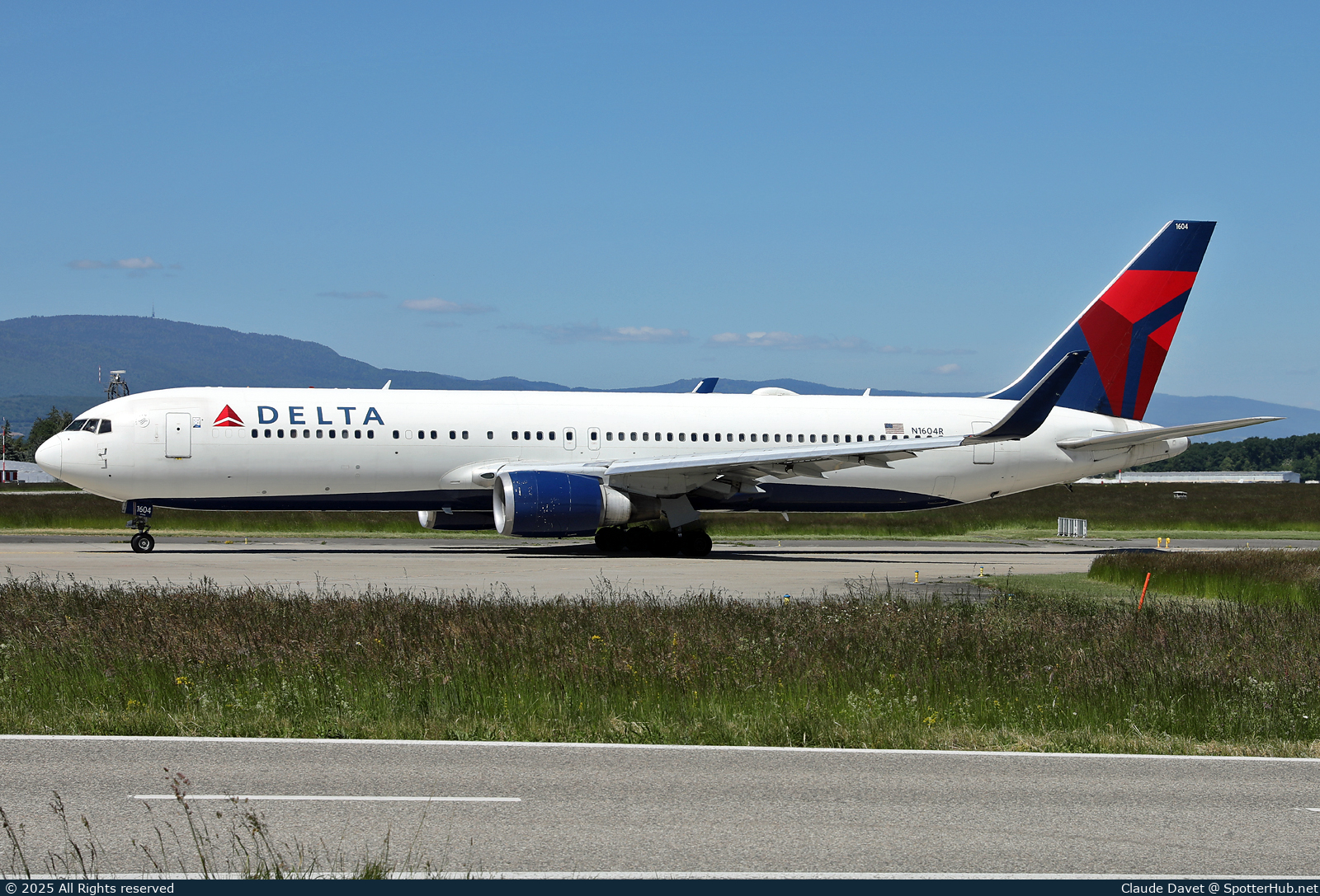Photo of N1604R - Boeing 767-332(ER) operated by Delta Air Lines
