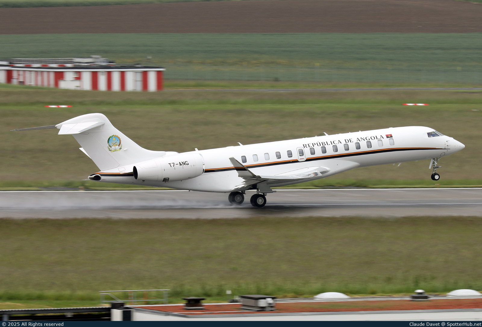 Photo of T7-ANG - Bombardier Global 7500 operated by Government of Angola (opb Global Jet Aruba)