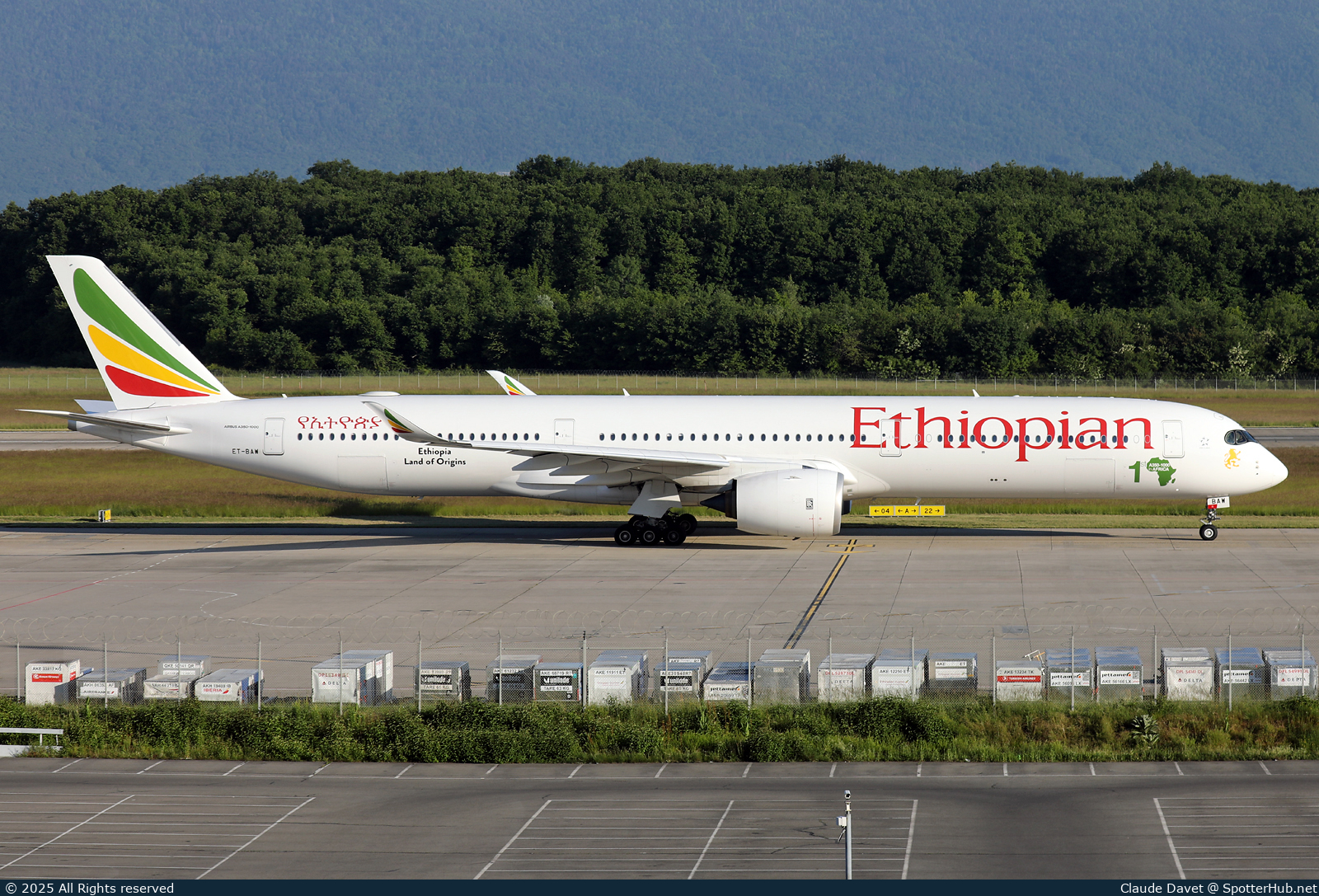 Photo of ET-BAW - Airbus A350-1041 operated by Ethiopian Airlines