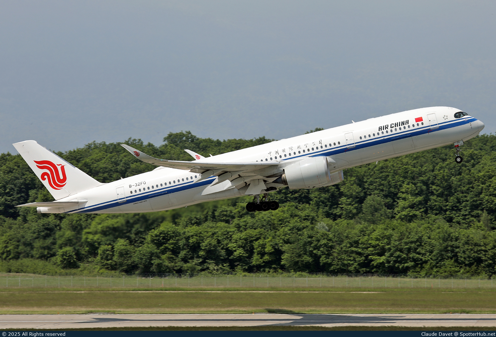 Photo of B-32F0 - Airbus A350-941 operated by Air China