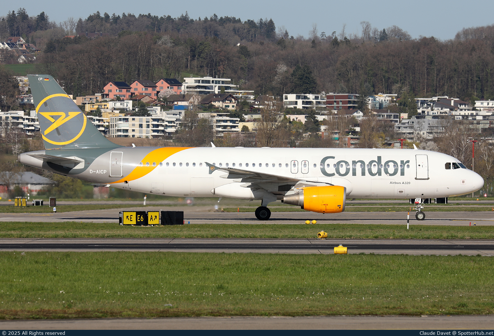 Photo of D-AICP - Airbus A320-214 operated by Condor