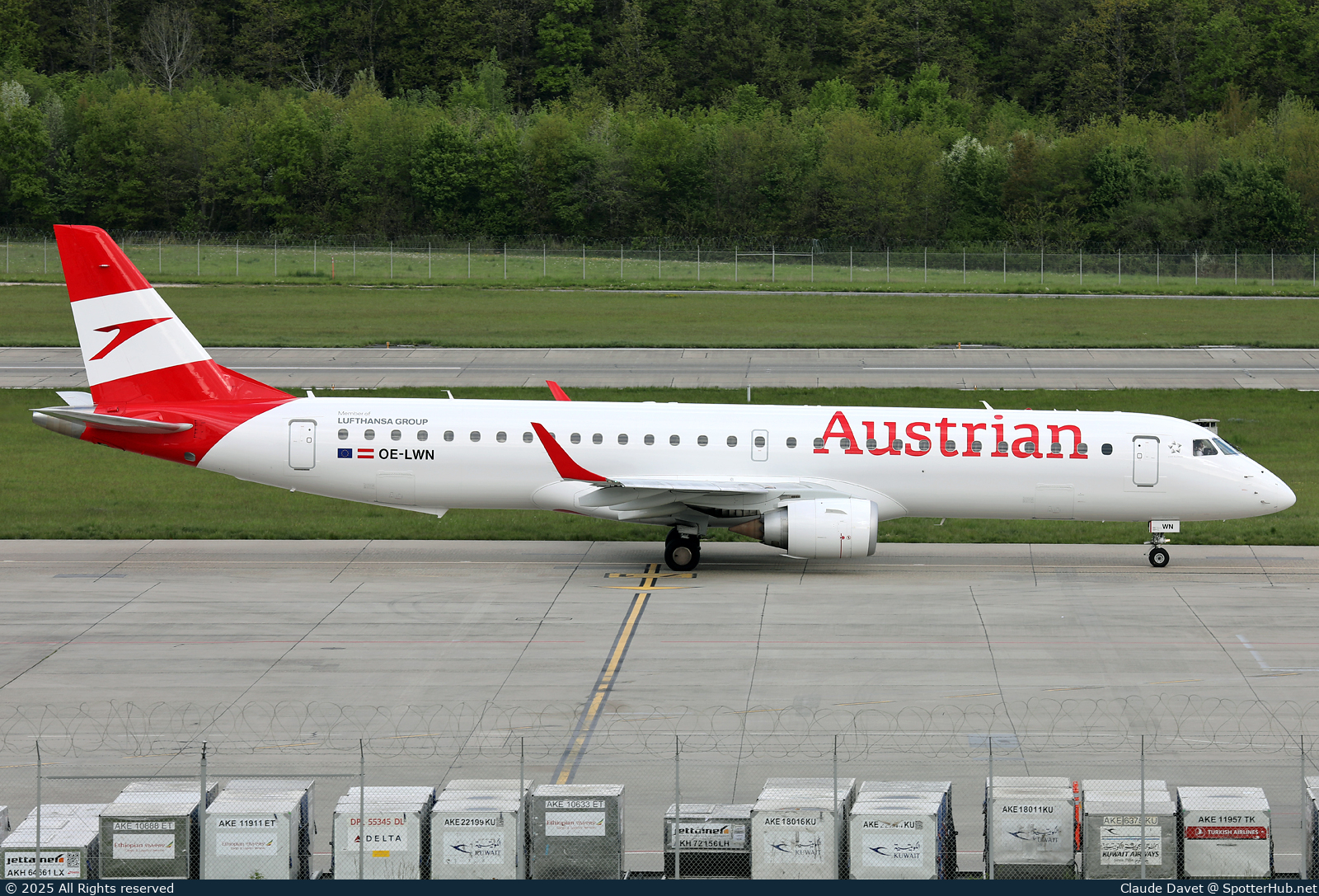 Photo of OE-LWN - Embraer ERJ-195LR operated by Austrian Airlines